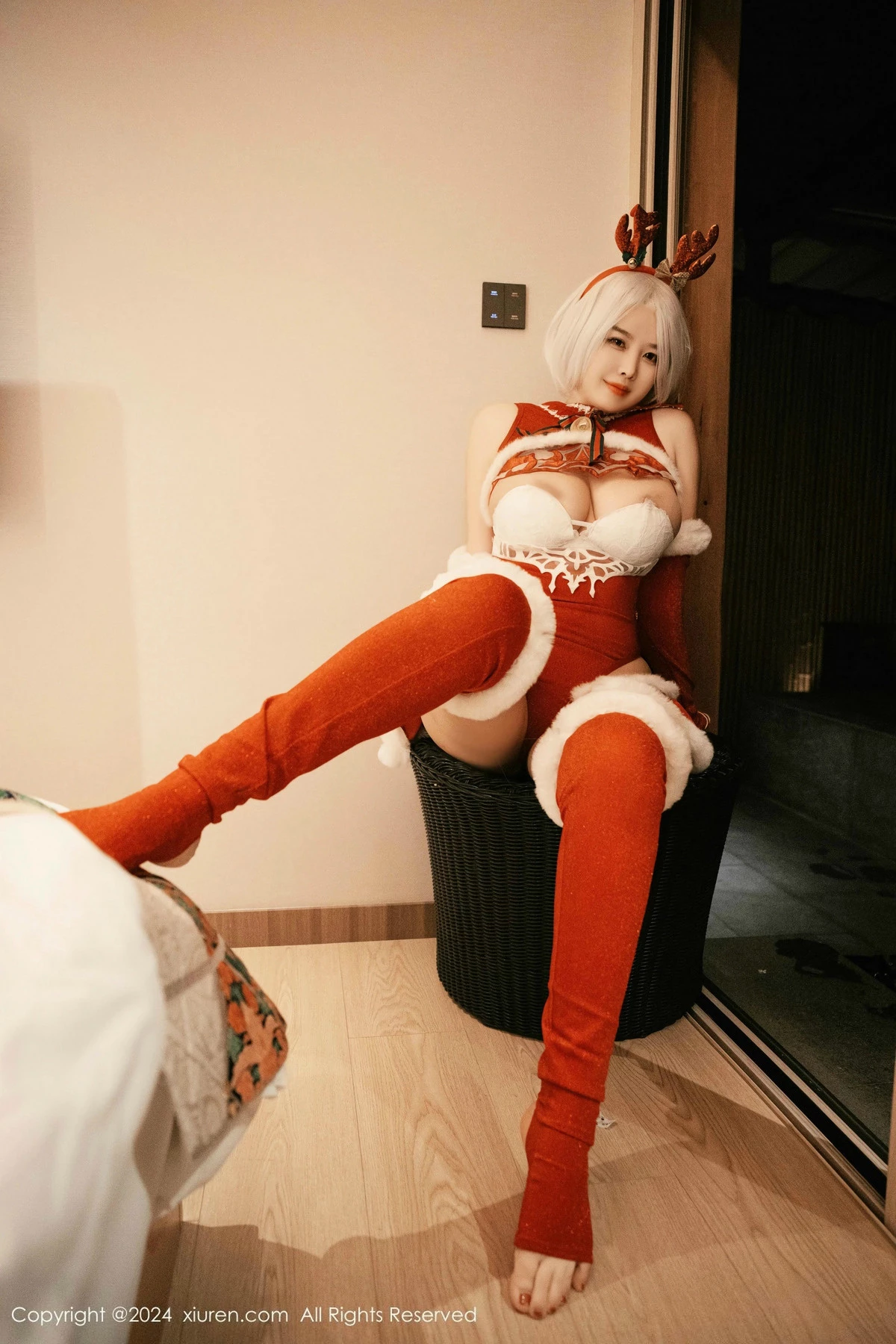 [[XiuRen秀人网]秀人网]No.9660_模特樱桃小犊子性感红色圣诞装扮半脱秀丰满身材完美诱惑写真55P