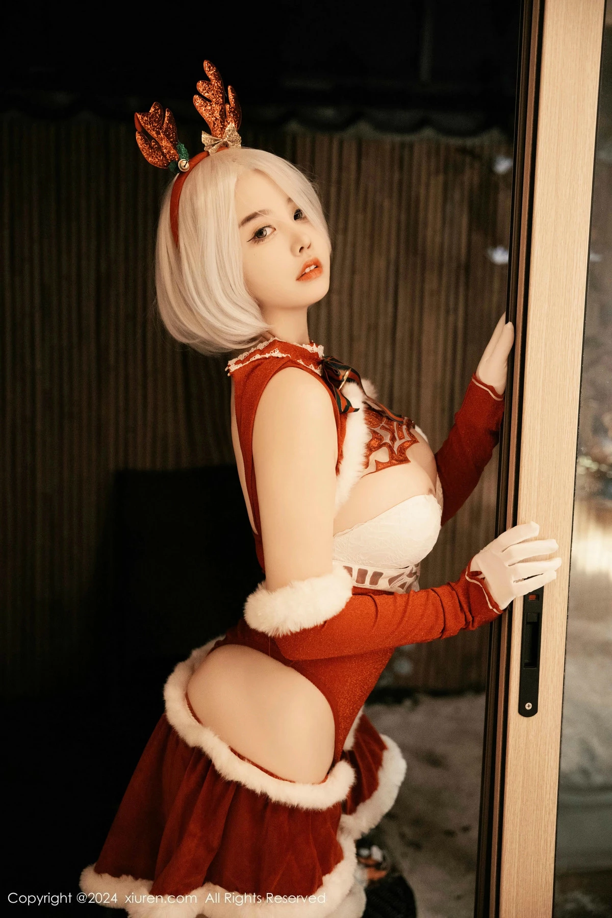 [[XiuRen秀人网]秀人网]No.9660_模特樱桃小犊子性感红色圣诞装扮半脱秀丰满身材完美诱惑写真55P