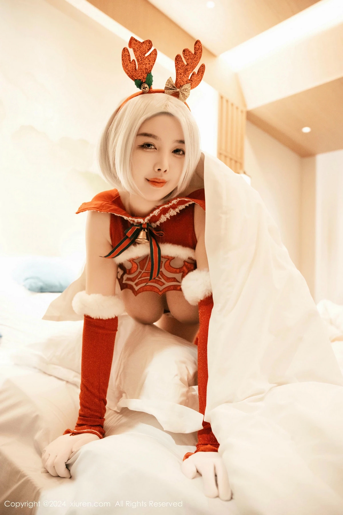 [[XiuRen秀人网]秀人网]No.9660_模特樱桃小犊子性感红色圣诞装扮半脱秀丰满身材完美诱惑写真55P