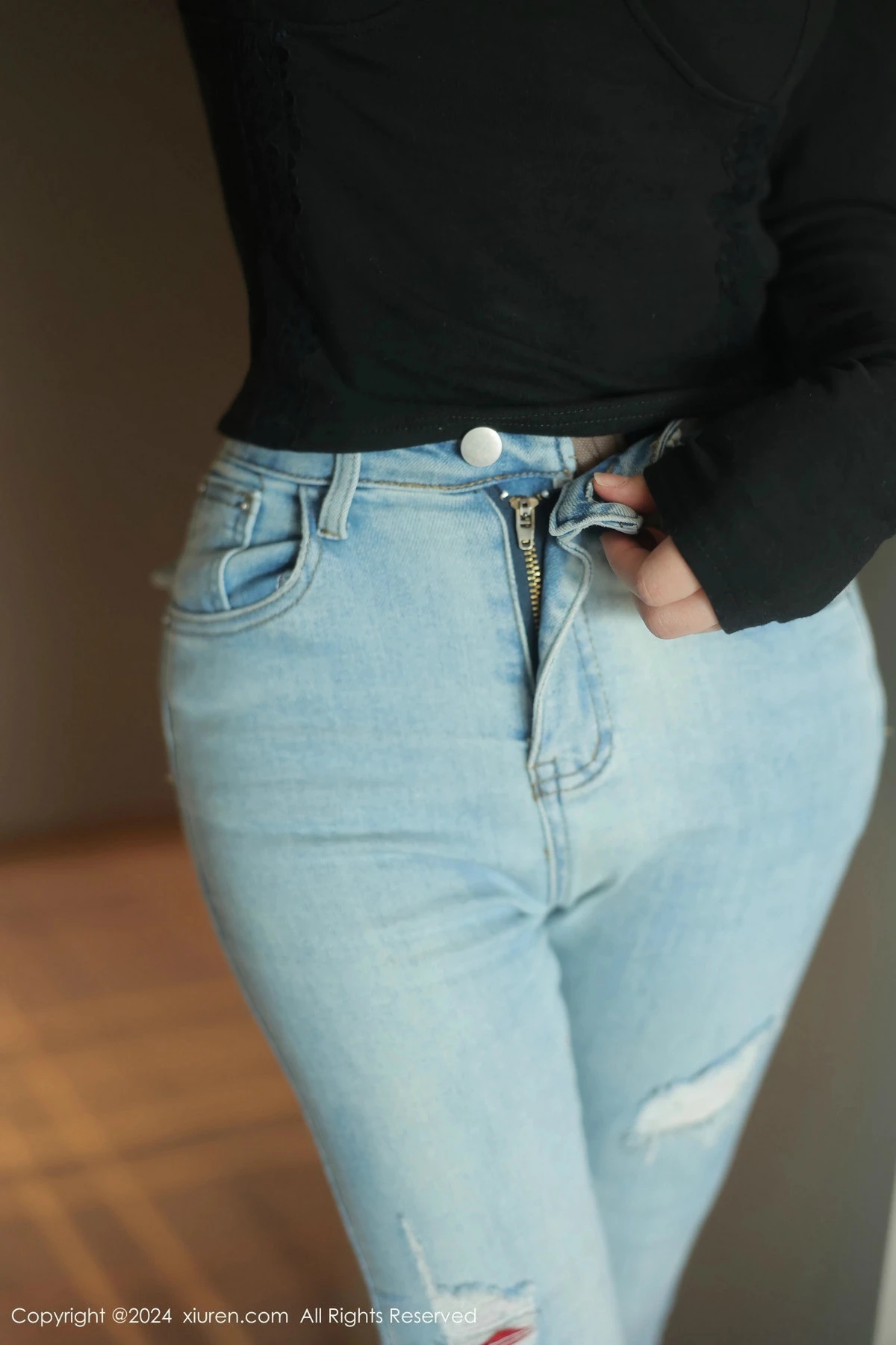 [[XiuRen秀人网]秀人网]No.9666_模特爱酱里私房性感黑色情趣服饰配黑丝吊袜秀曼妙身姿诱惑写真77P