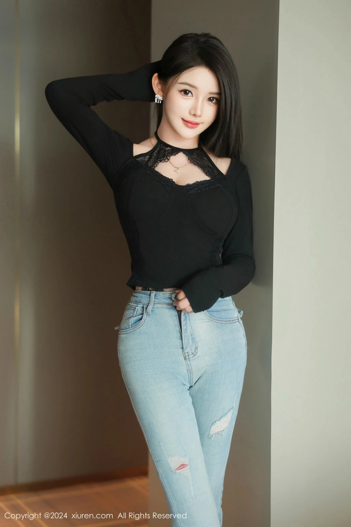 [[XiuRen秀人网]秀人网]No.9666_模特爱酱里私房性感黑色情趣服饰配黑丝吊袜秀曼妙身姿诱惑写真77P