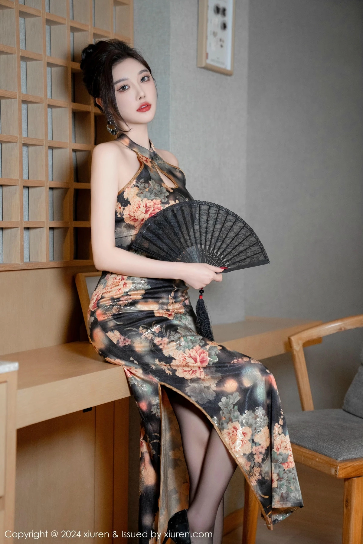 [[XiuRen秀人网]秀人网]No.9675_女神杨晨晨Yome性感深色旗袍+黑色情趣内衣秀丰腴身材诱惑写真108P