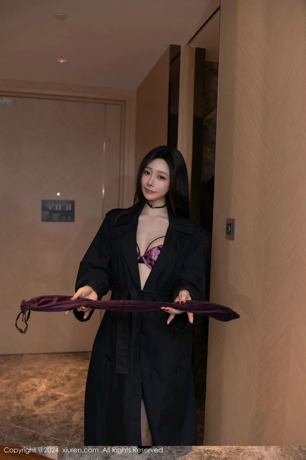 [[XiuRen秀人网]秀人网]No.9672_模特小逗逗私房性感紫色内衣配黑丝吊袜秀曼妙身姿撩人诱惑写真80P