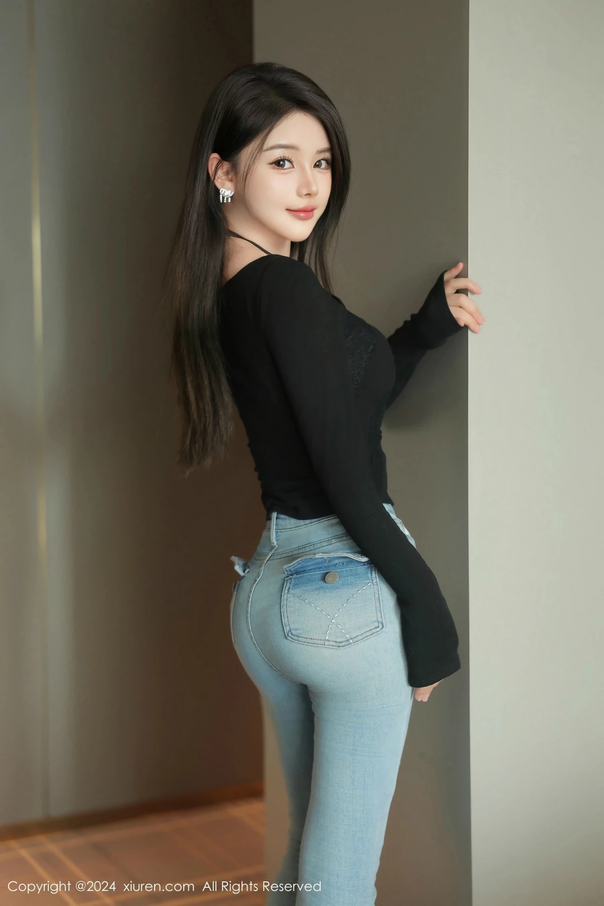 [[XiuRen秀人网]秀人网]No.9666_模特爱酱里私房性感黑色情趣服饰配黑丝吊袜秀曼妙身姿诱惑写真77P