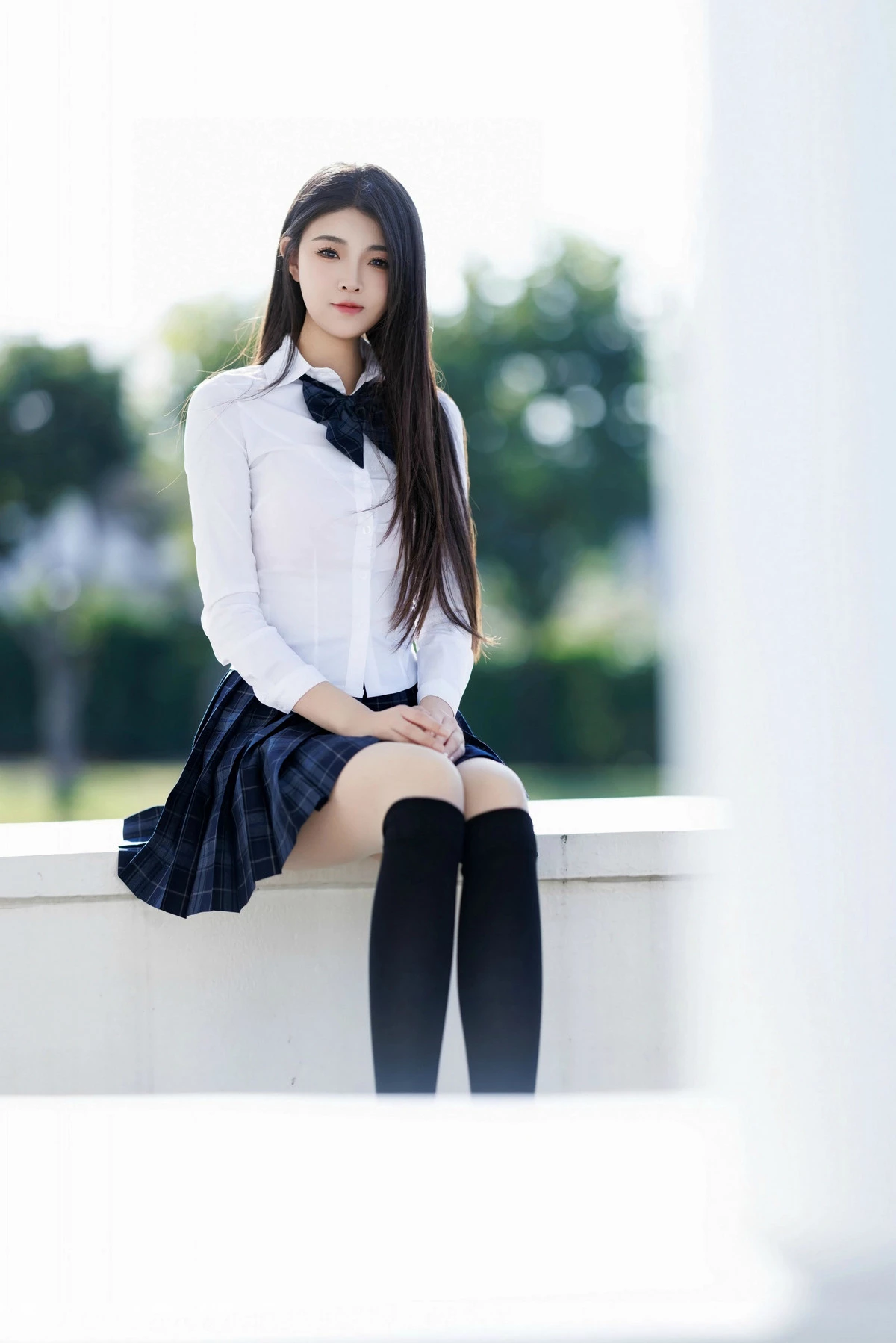 [[XiuRen秀人网]秀人网]No.9682_模特初梦瑶性感白T露粉红色内衣配超薄肉丝秀完美身材诱惑写真91P