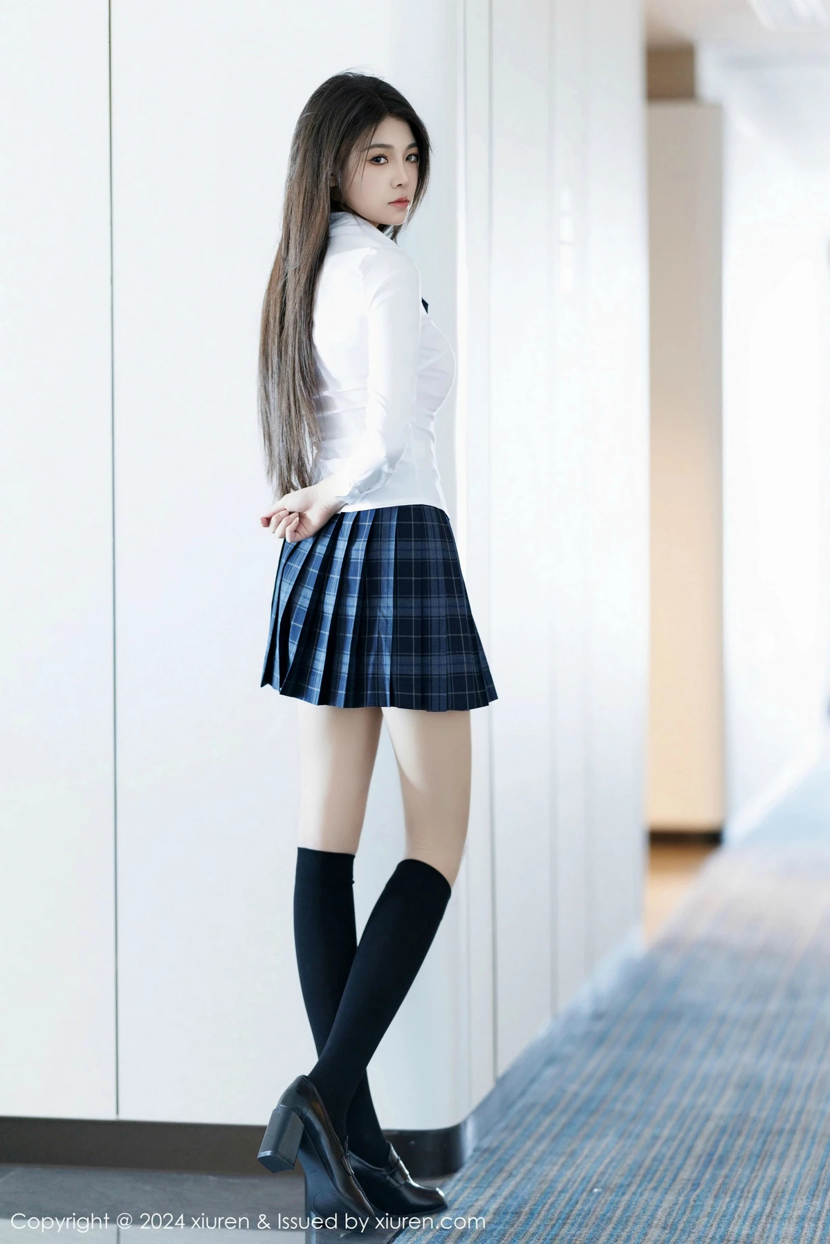 [[XiuRen秀人网]秀人网]No.9682_模特初梦瑶性感白T露粉红色内衣配超薄肉丝秀完美身材诱惑写真91P