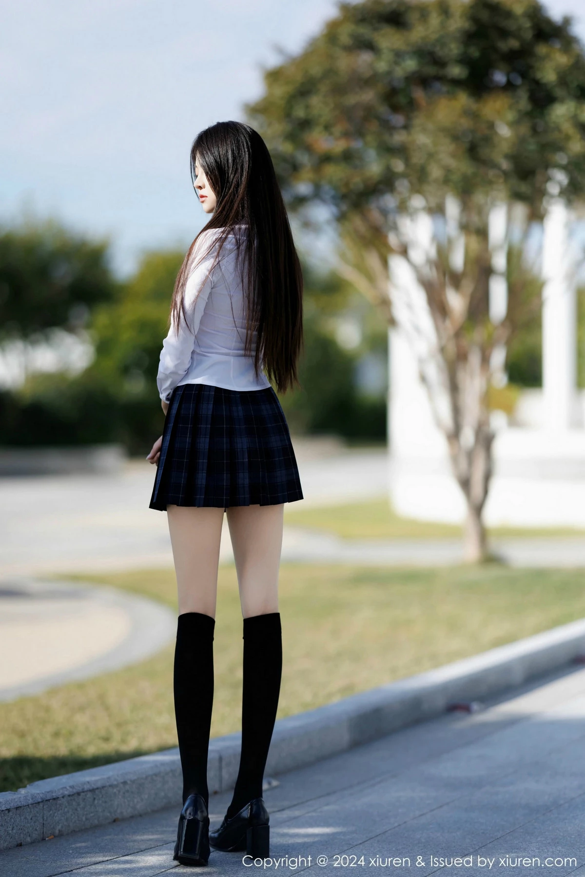 [[XiuRen秀人网]秀人网]No.9682_模特初梦瑶性感白T露粉红色内衣配超薄肉丝秀完美身材诱惑写真91P