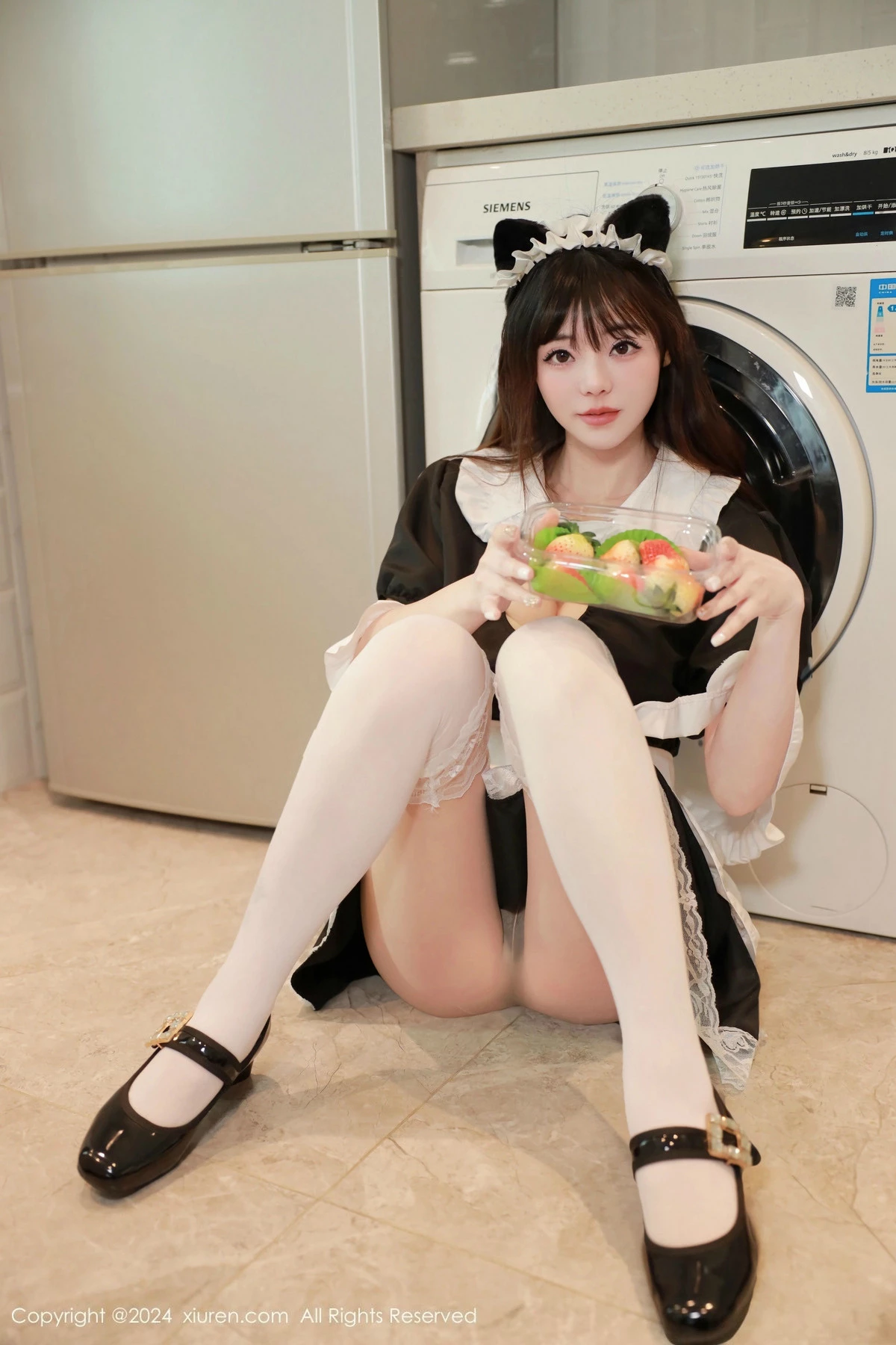 [[XiuRen秀人网]秀人网]No.9686_模特佘贝拉Bella性感黑白女仆装配白色丝袜秀完美身材诱惑写真82P