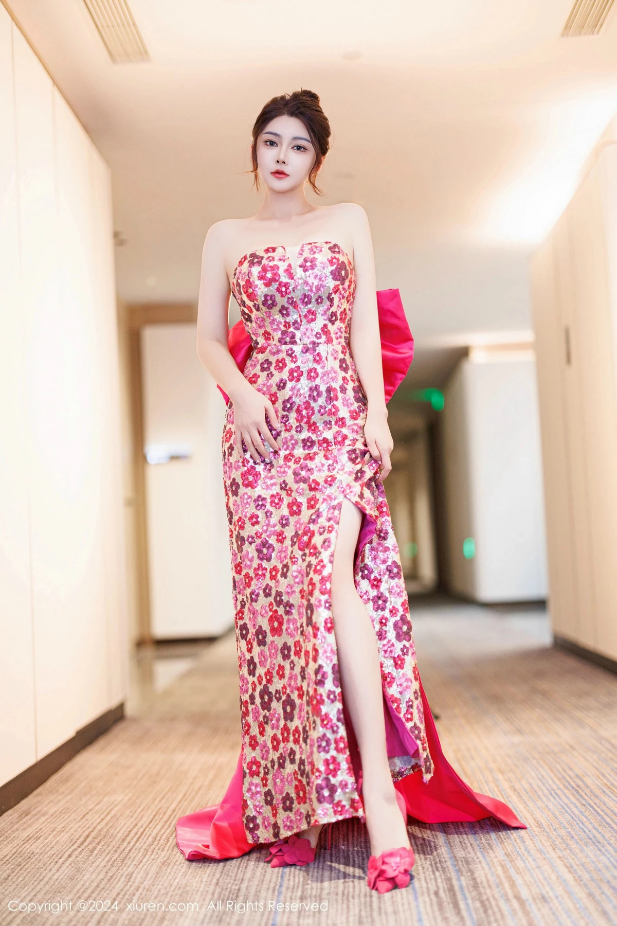 [[XiuRen秀人网]秀人网]No.9688_模特凯竹Quinn性感绿色比基尼+红色连衣裙秀丰腴身材诱惑写真81P