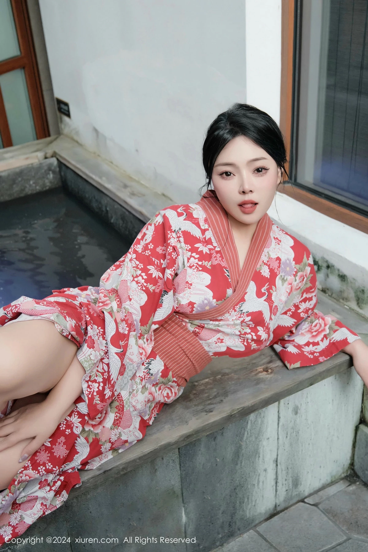 [[XiuRen秀人网]秀人网]No.9687_模特麦田温泉场景性感花色连衣裙半脱秀曼妙身姿惹火诱惑写真77P