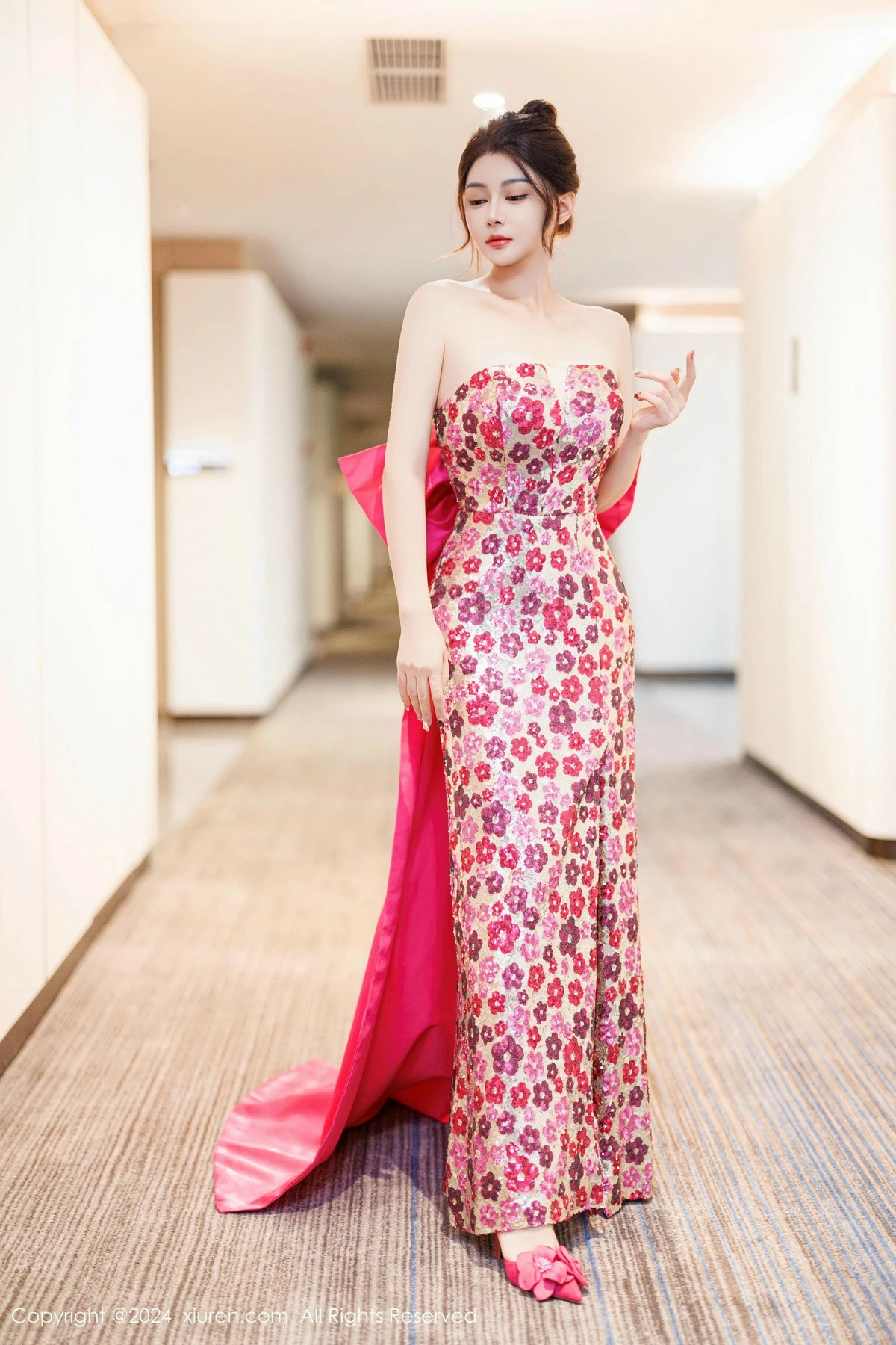 [[XiuRen秀人网]秀人网]No.9688_模特凯竹Quinn性感绿色比基尼+红色连衣裙秀丰腴身材诱惑写真81P