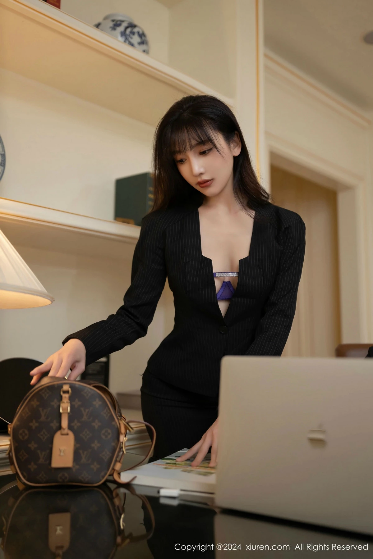 [[XiuRen秀人网]秀人网]No.9692_模特合集安然anran＆陆萱萱私房黑色OL服饰露性感内衣诱惑写真80P