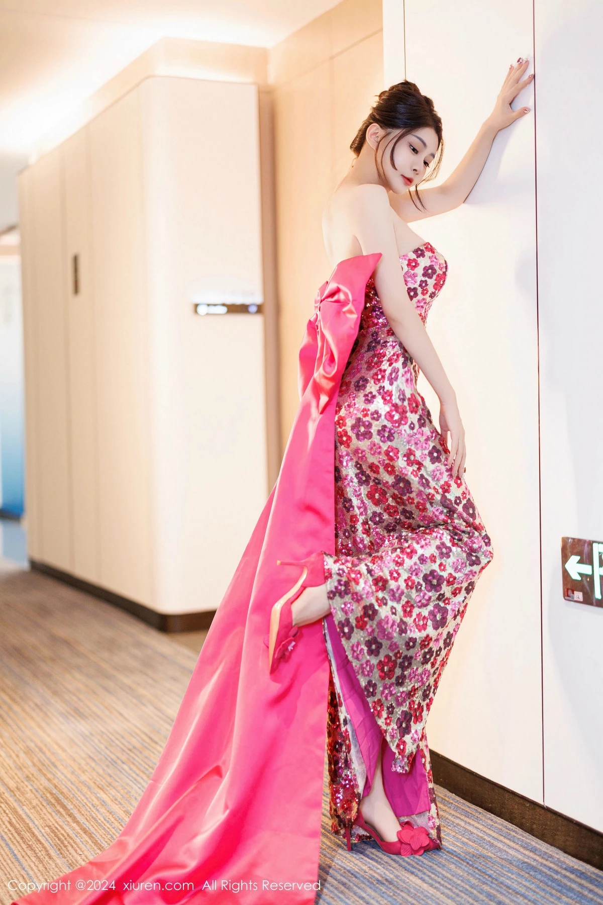 [[XiuRen秀人网]秀人网]No.9688_模特凯竹Quinn性感绿色比基尼+红色连衣裙秀丰腴身材诱惑写真81P