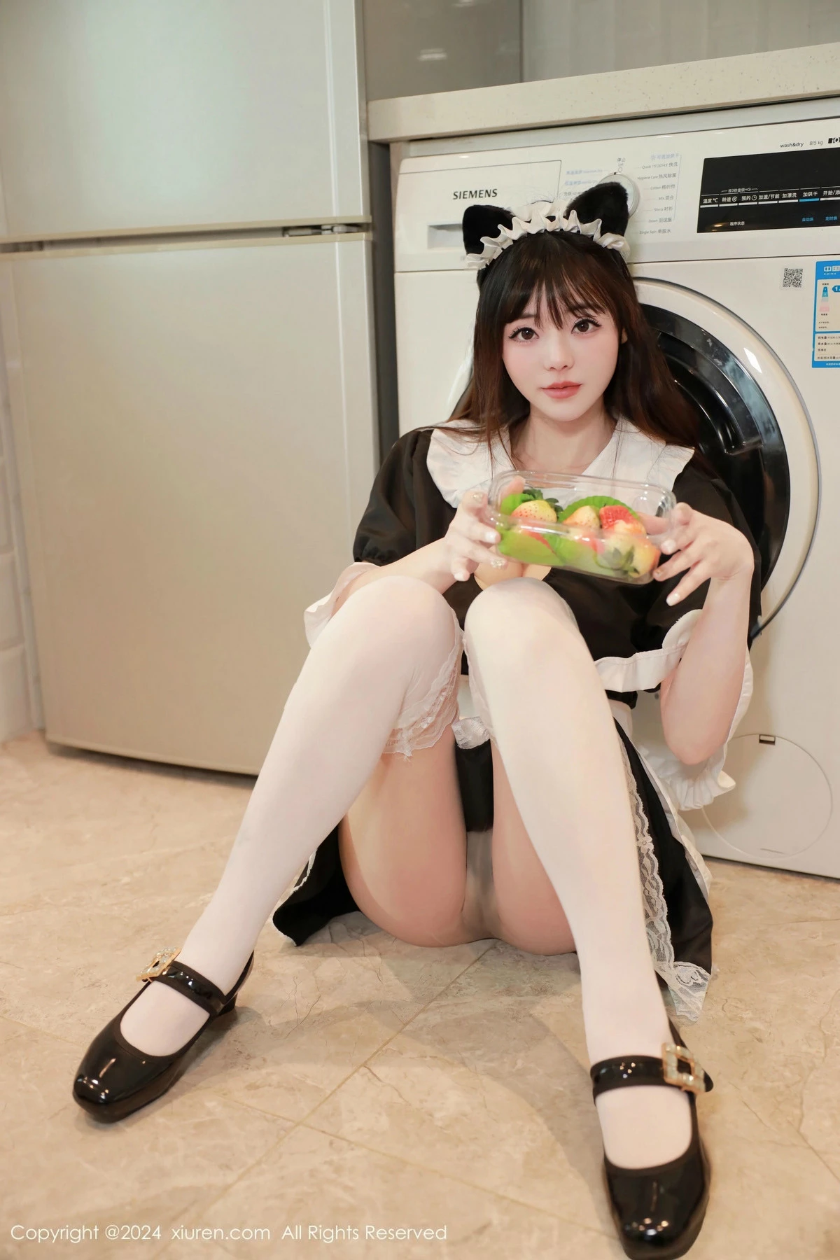 [[XiuRen秀人网]秀人网]No.9686_模特佘贝拉Bella性感黑白女仆装配白色丝袜秀完美身材诱惑写真82P