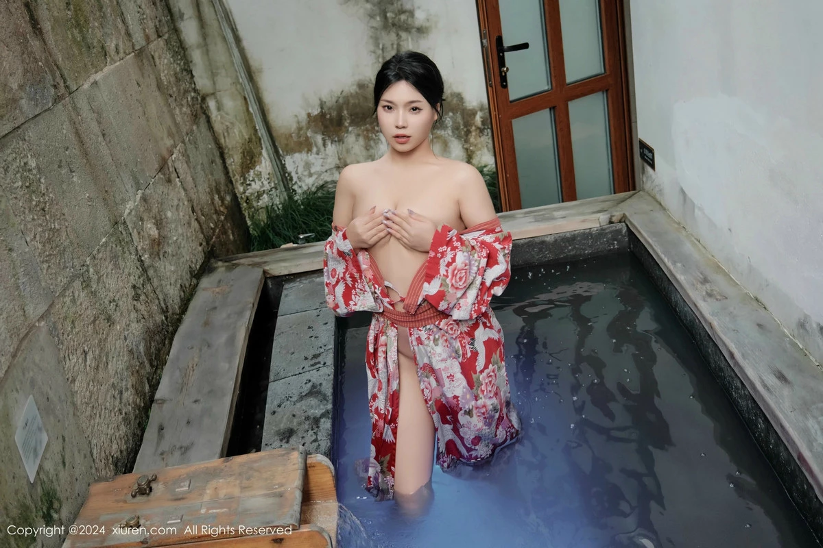 [[XiuRen秀人网]秀人网]No.9687_模特麦田温泉场景性感花色连衣裙半脱秀曼妙身姿惹火诱惑写真77P