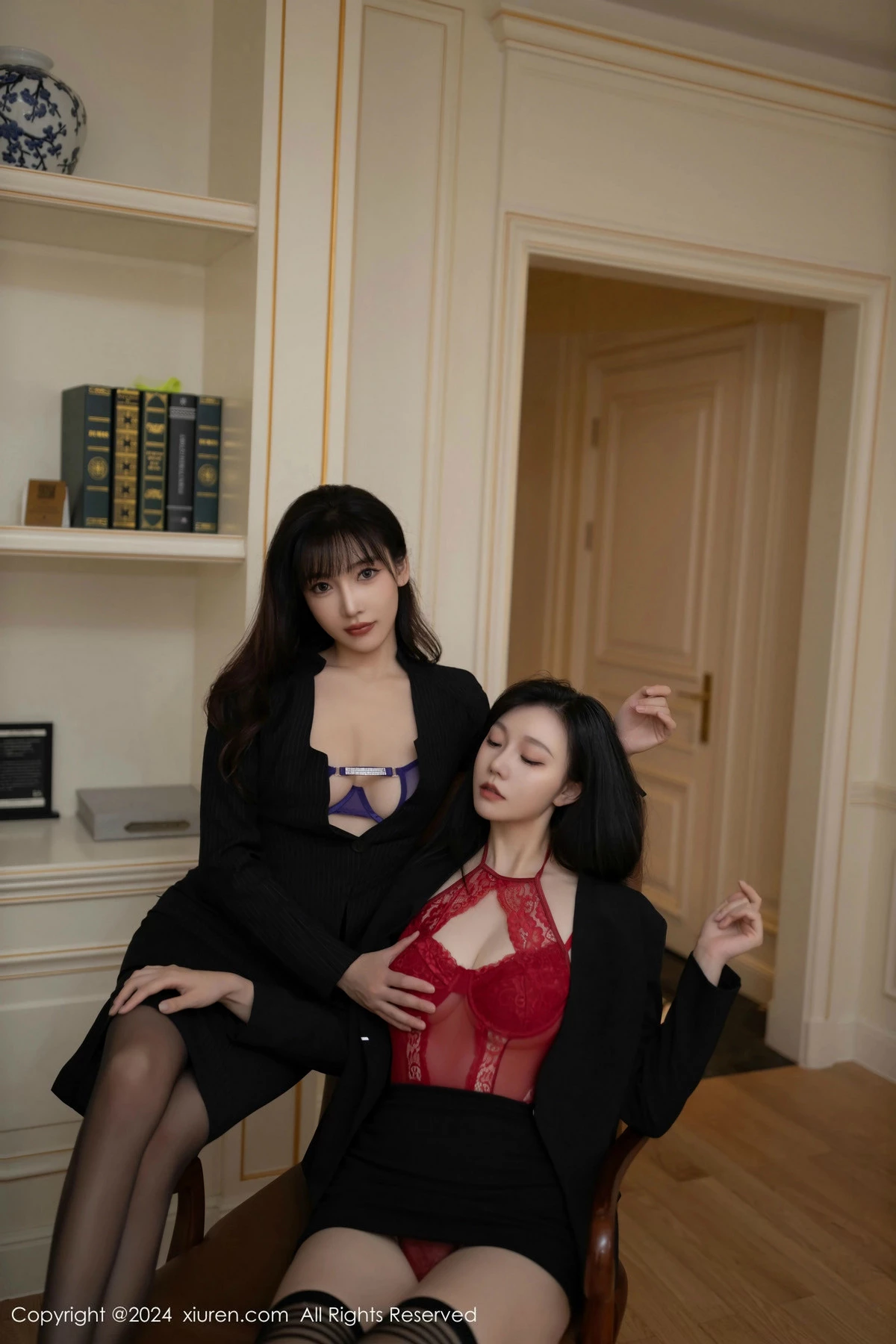 [[XiuRen秀人网]秀人网]No.9692_模特合集安然anran＆陆萱萱私房黑色OL服饰露性感内衣诱惑写真80P