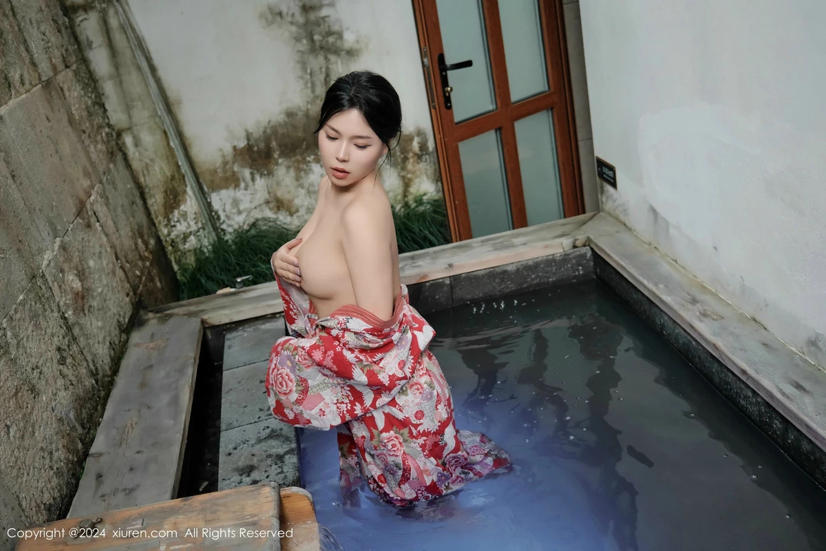 [[XiuRen秀人网]秀人网]No.9687_模特麦田温泉场景性感花色连衣裙半脱秀曼妙身姿惹火诱惑写真77P