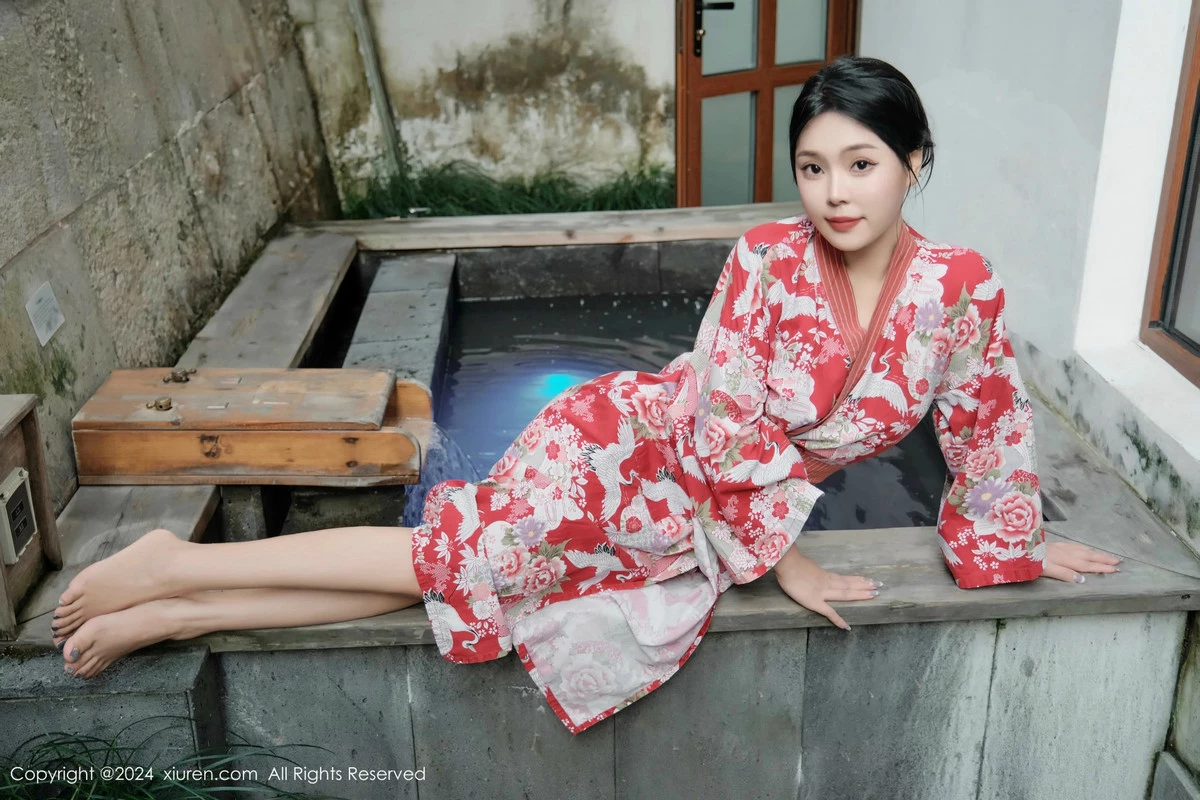 [[XiuRen秀人网]秀人网]No.9687_模特麦田温泉场景性感花色连衣裙半脱秀曼妙身姿惹火诱惑写真77P