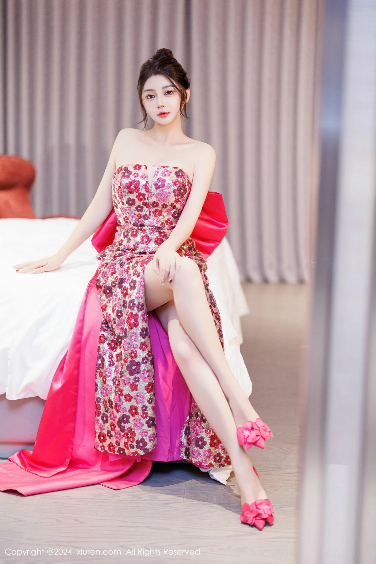 [[XiuRen秀人网]秀人网]No.9688_模特凯竹Quinn性感绿色比基尼+红色连衣裙秀丰腴身材诱惑写真81P