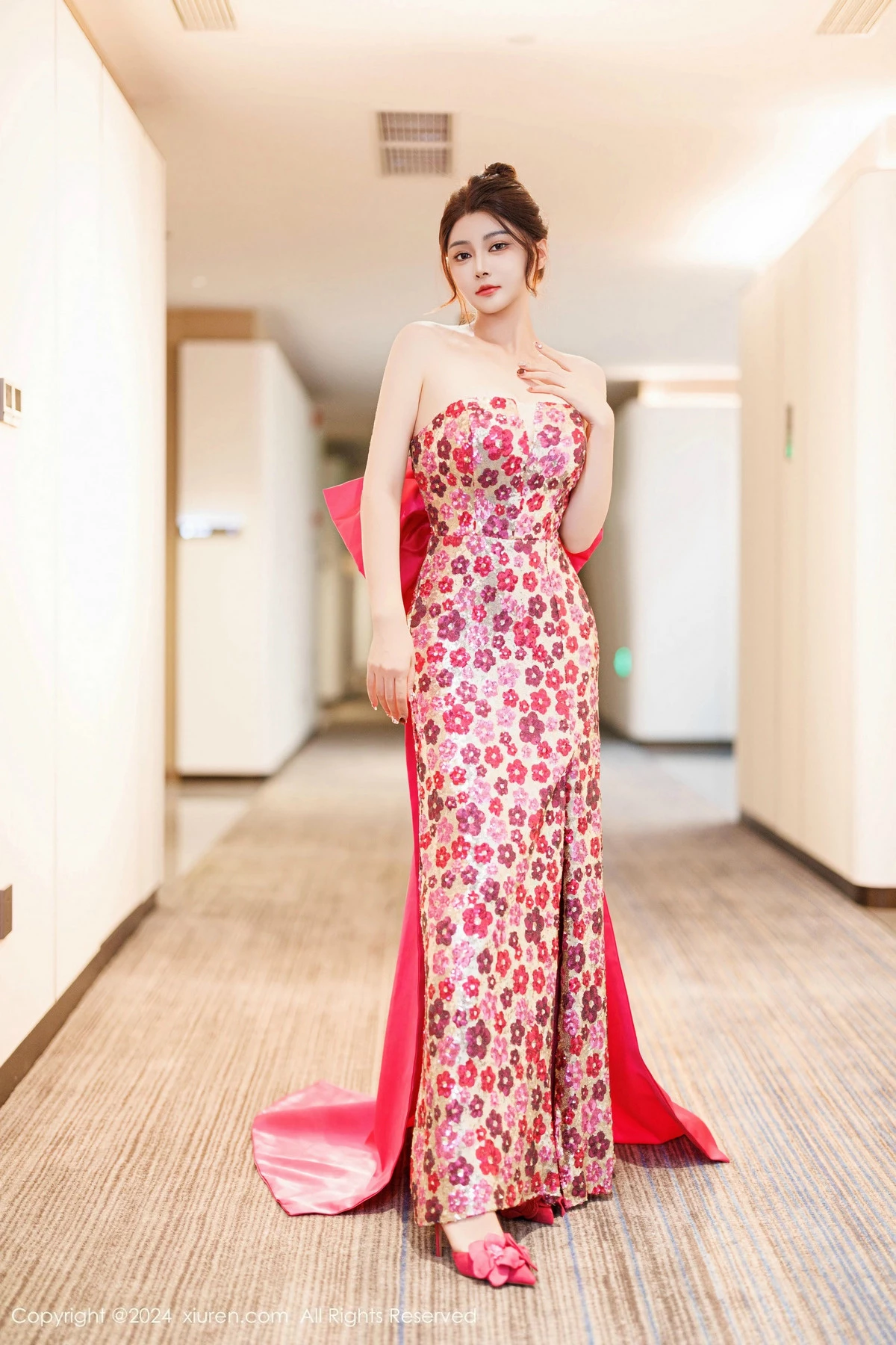 [[XiuRen秀人网]秀人网]No.9688_模特凯竹Quinn性感绿色比基尼+红色连衣裙秀丰腴身材诱惑写真81P