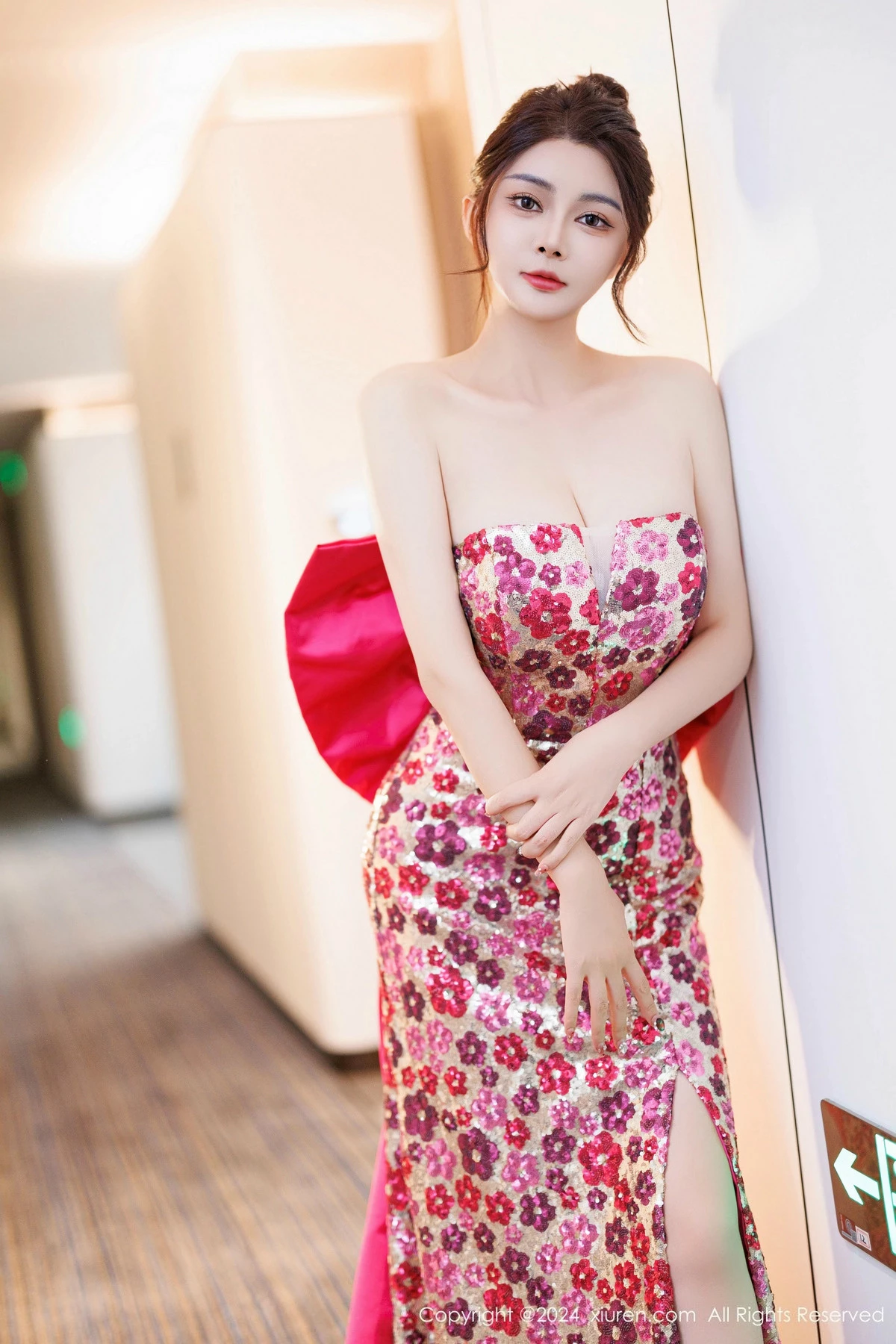 [[XiuRen秀人网]秀人网]No.9688_模特凯竹Quinn性感绿色比基尼+红色连衣裙秀丰腴身材诱惑写真81P