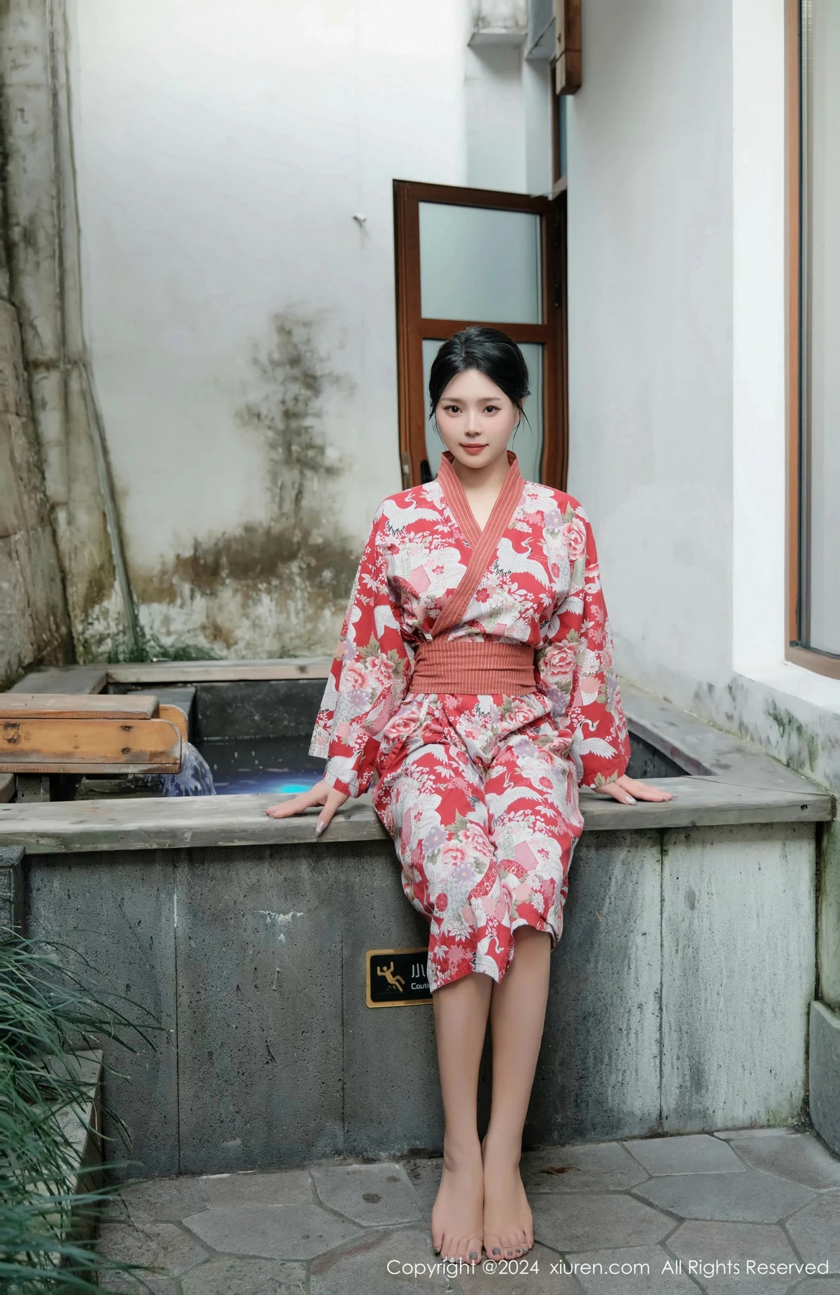 [[XiuRen秀人网]秀人网]No.9687_模特麦田温泉场景性感花色连衣裙半脱秀曼妙身姿惹火诱惑写真77P