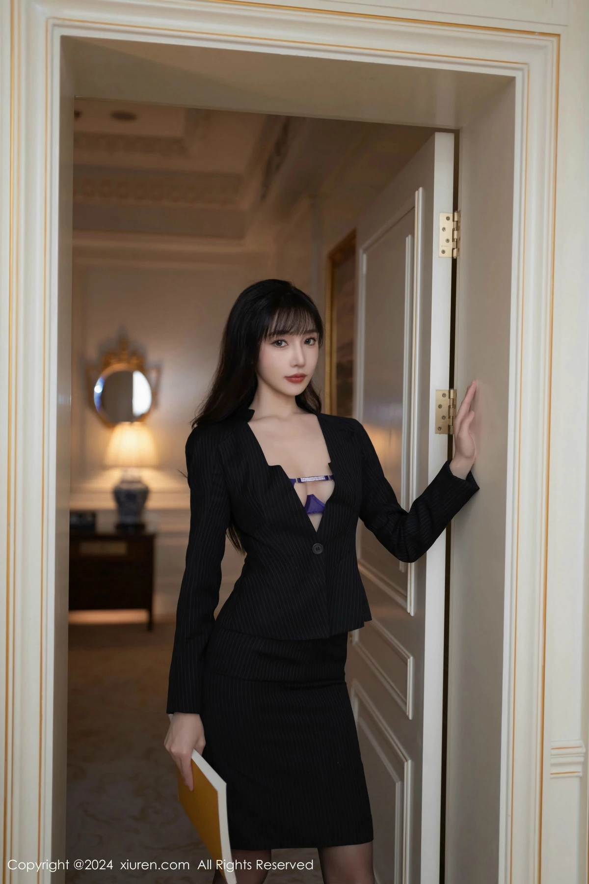 [[XiuRen秀人网]秀人网]No.9692_模特合集安然anran＆陆萱萱私房黑色OL服饰露性感内衣诱惑写真80P