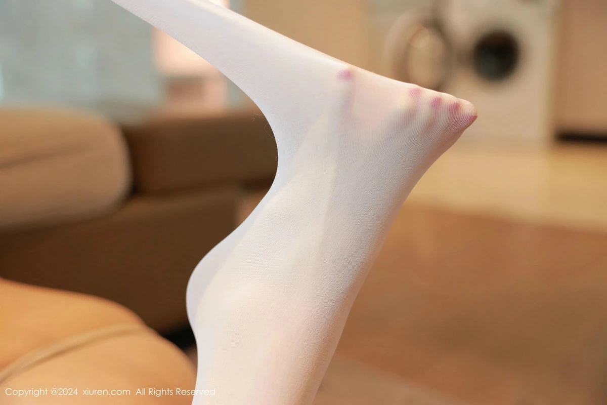 [[XiuRen秀人网]秀人网]No.9686_模特佘贝拉Bella性感黑白女仆装配白色丝袜秀完美身材诱惑写真82P