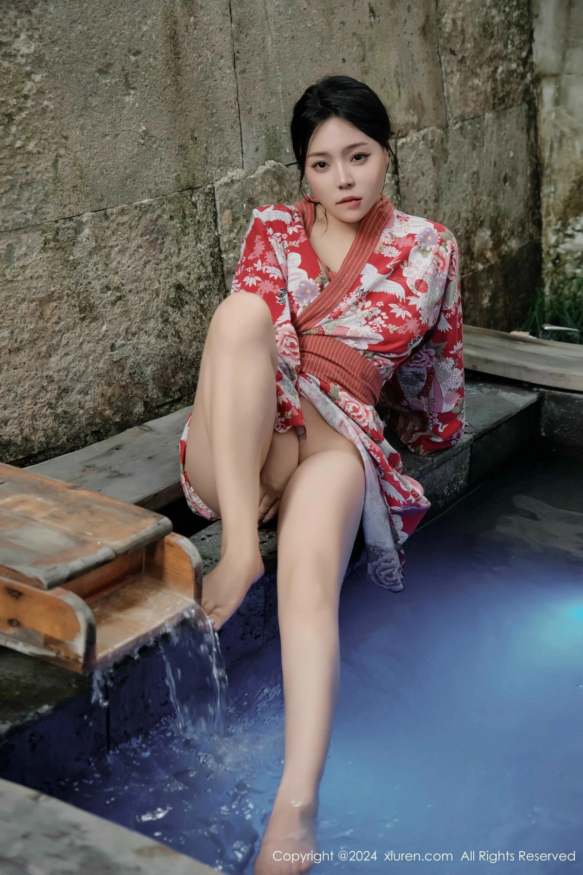 [[XiuRen秀人网]秀人网]No.9687_模特麦田温泉场景性感花色连衣裙半脱秀曼妙身姿惹火诱惑写真77P