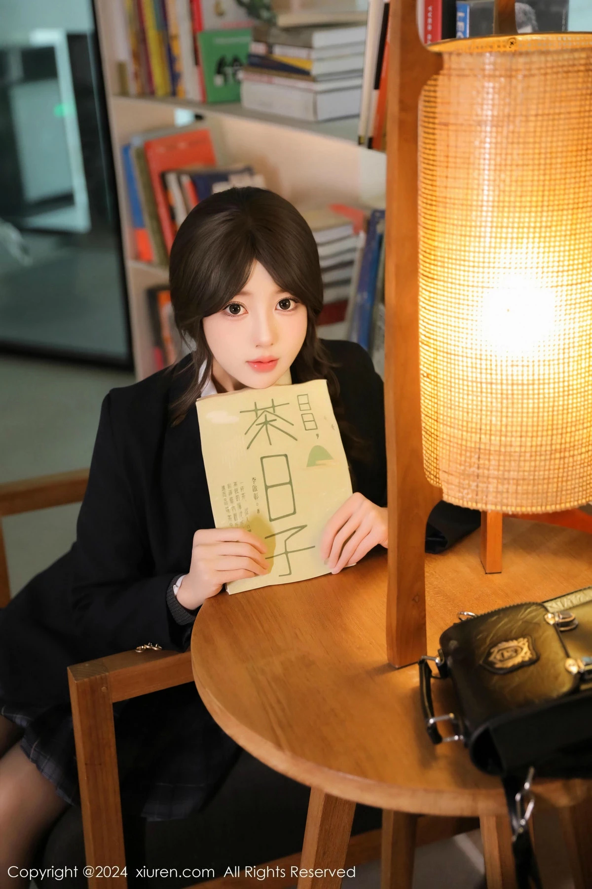 [[XiuRen秀人网]秀人网]No.9693_模特桃妖夭性感学妹制服露白色内衣配黑丝袜秀曼妙身姿诱惑写真77P