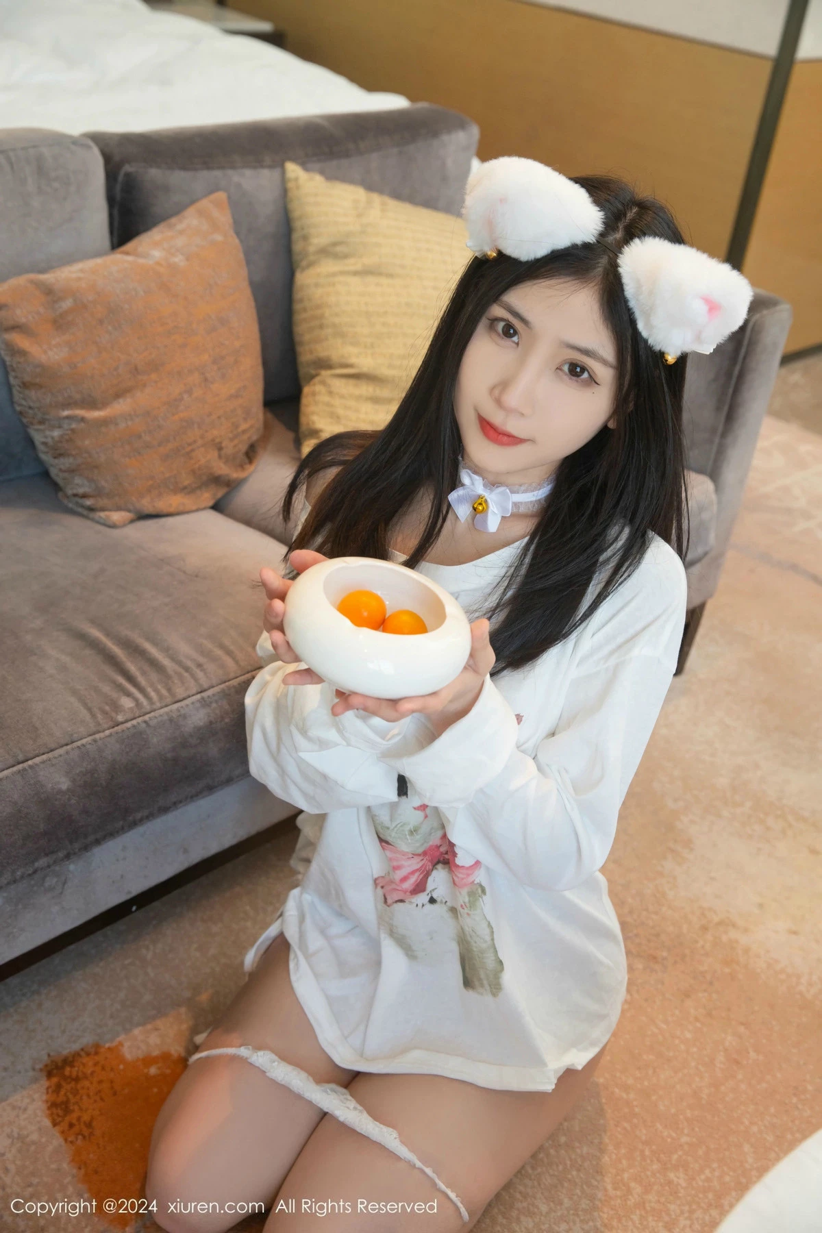 [[XiuRen秀人网]秀人网]No.9689_模特刘婷婷性感白色T恤配白色情趣内衣秀惹火身材撩人诱惑写真80P