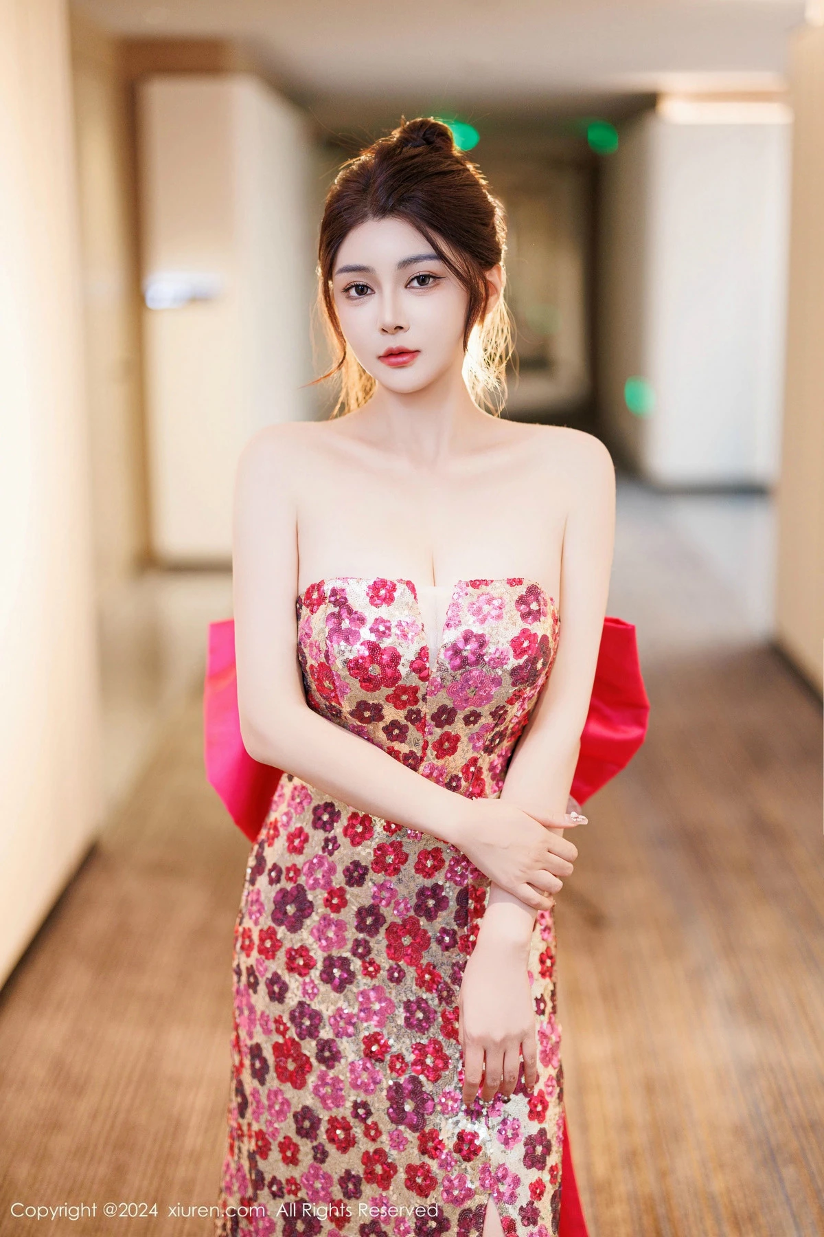 [[XiuRen秀人网]秀人网]No.9688_模特凯竹Quinn性感绿色比基尼+红色连衣裙秀丰腴身材诱惑写真81P