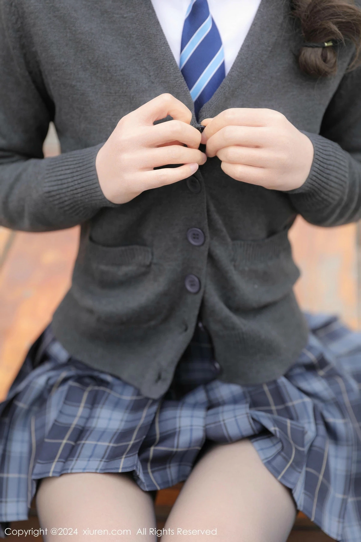 [[XiuRen秀人网]秀人网]No.9693_模特桃妖夭性感学妹制服露白色内衣配黑丝袜秀曼妙身姿诱惑写真77P