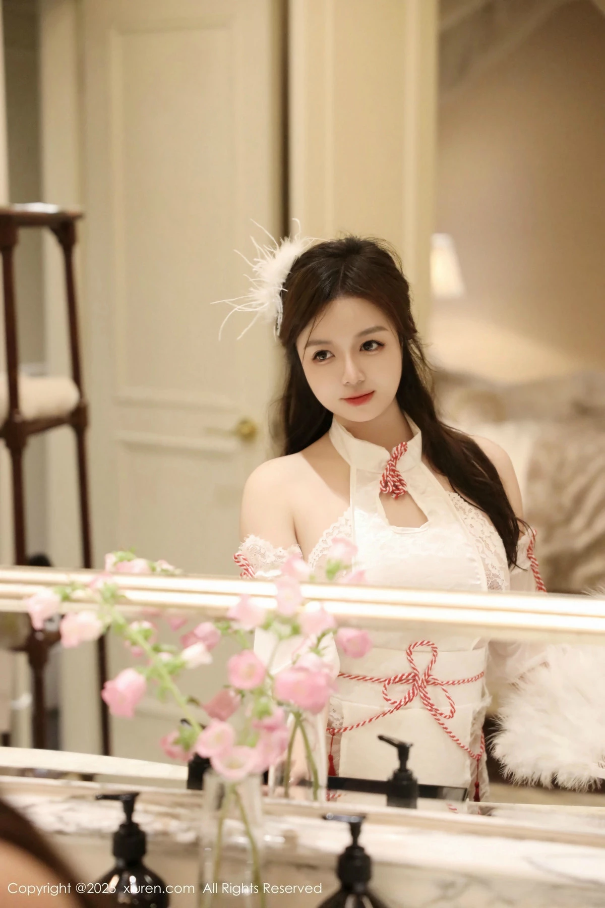[[XiuRen秀人网]秀人网]No.9698_模特沈思怡性感白色旗袍露白色情趣内衣秀丰腴身材完美诱惑写真61P