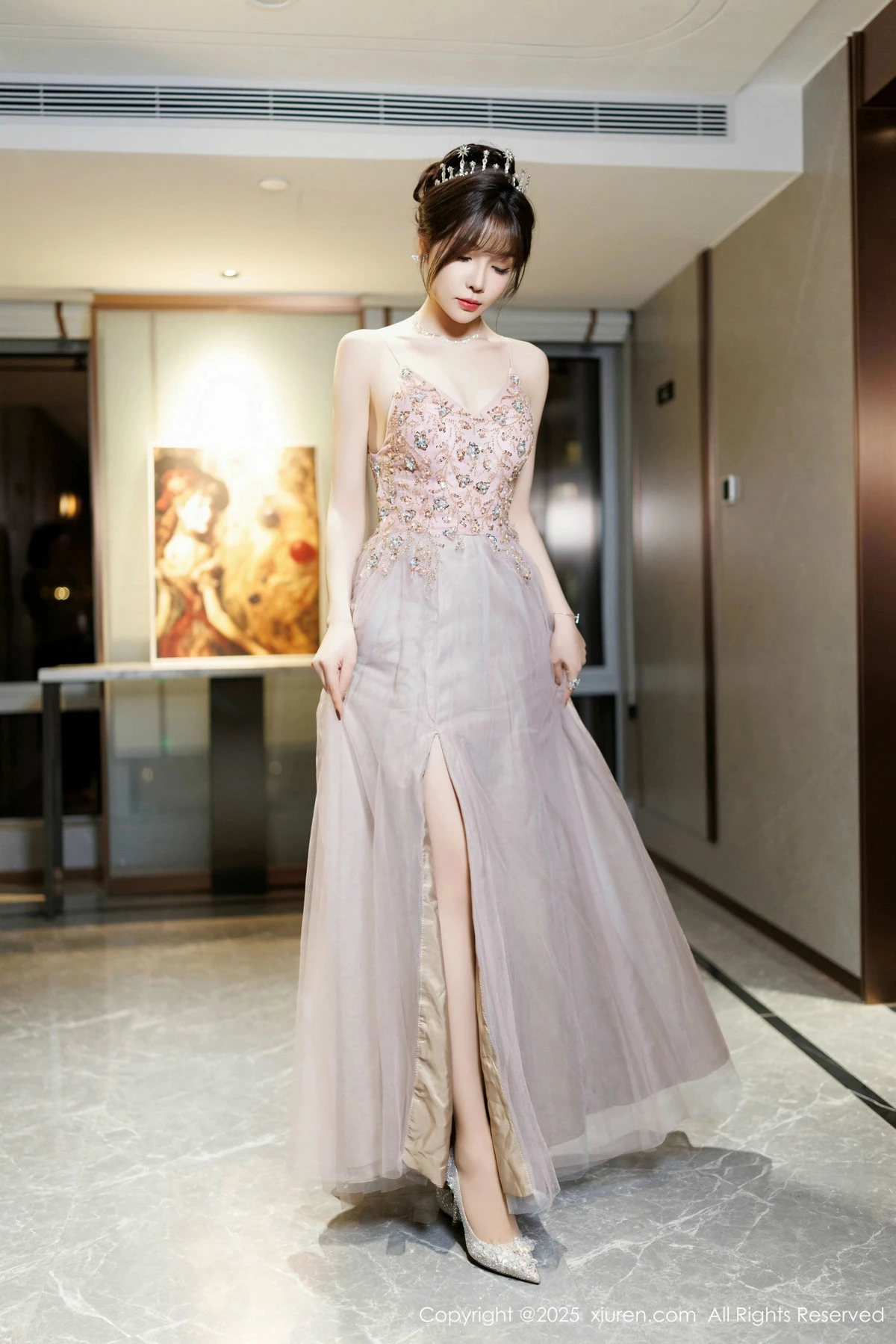 [[XiuRen秀人网]秀人网]No.9699_女神徐莉芝Booty性感碎花连衣裙配超薄肉丝秀完美身材诱惑写真100P