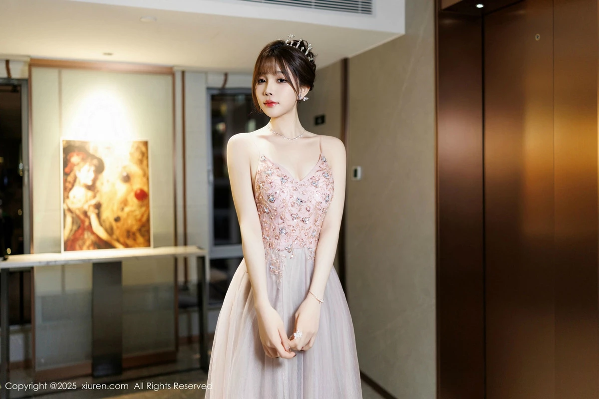 [[XiuRen秀人网]秀人网]No.9699_女神徐莉芝Booty性感碎花连衣裙配超薄肉丝秀完美身材诱惑写真100P