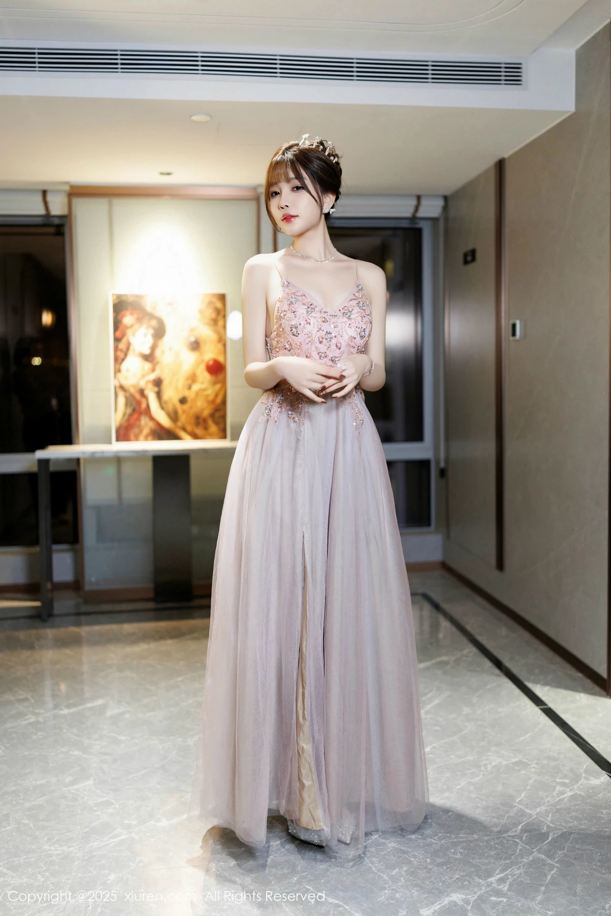 [[XiuRen秀人网]秀人网]No.9699_女神徐莉芝Booty性感碎花连衣裙配超薄肉丝秀完美身材诱惑写真100P