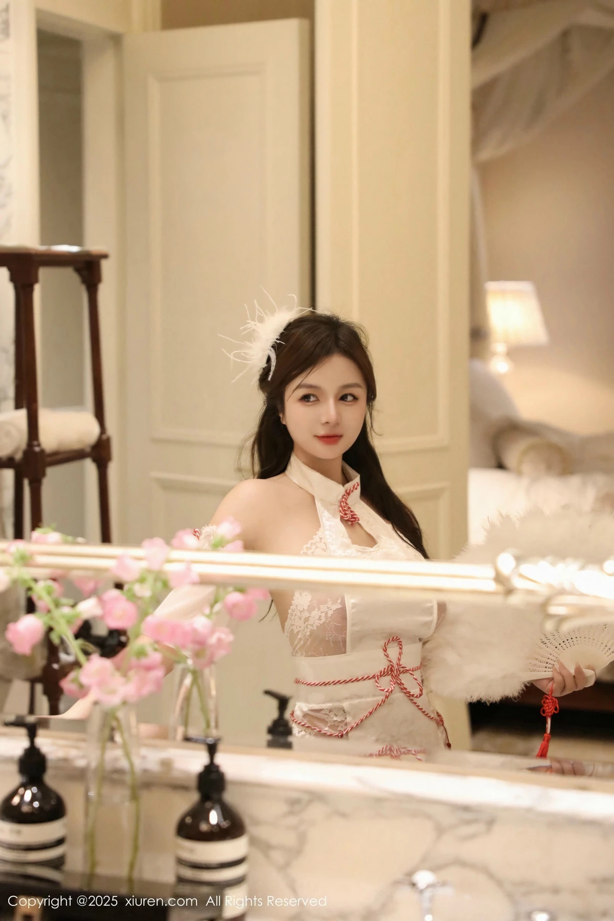 [[XiuRen秀人网]秀人网]No.9698_模特沈思怡性感白色旗袍露白色情趣内衣秀丰腴身材完美诱惑写真61P