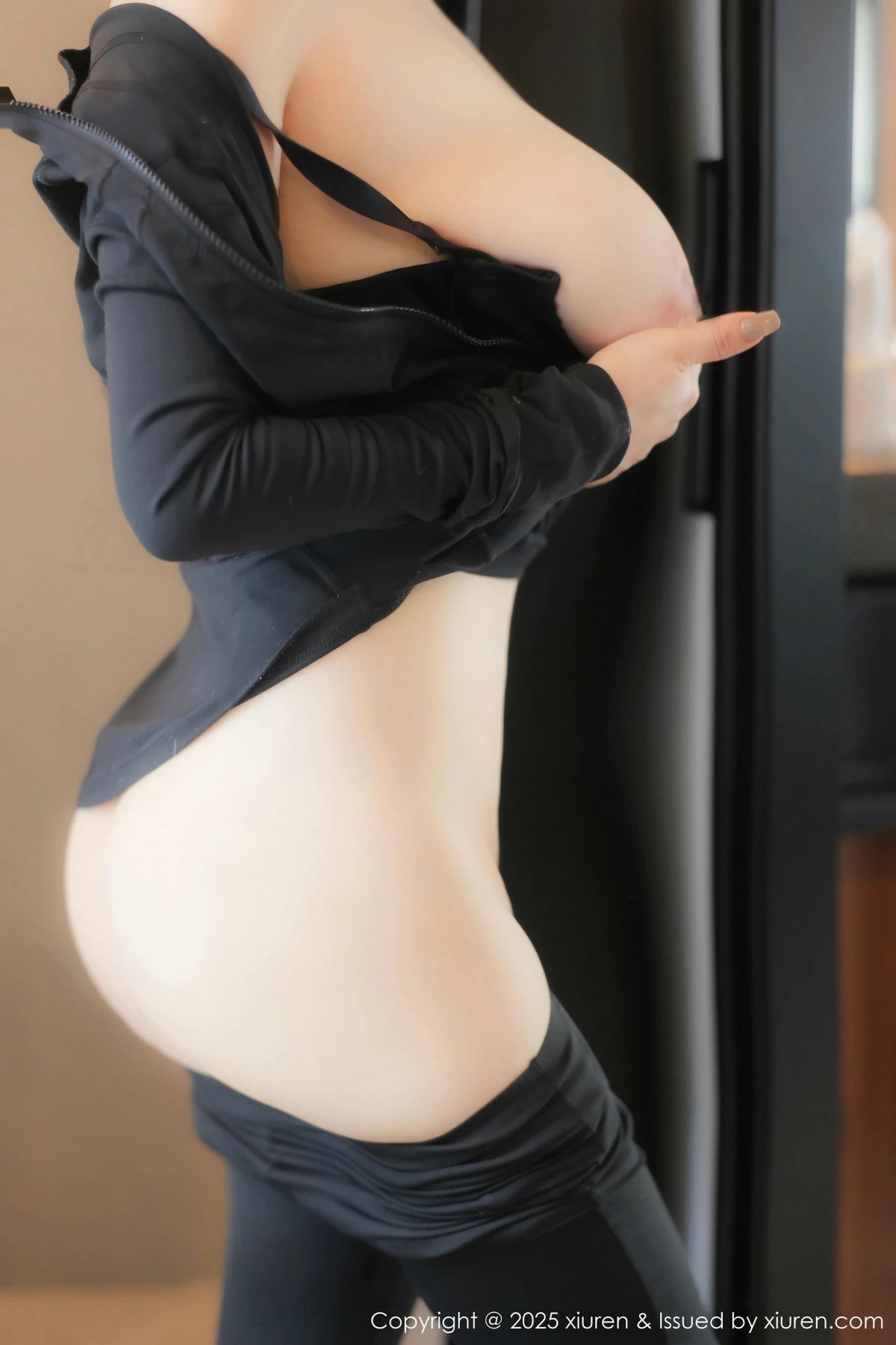 [[XiuRen秀人网]秀人网]No.9694_新人模特Monica性感简约黑色服饰露黑色内衣秀曼妙身姿诱惑写真79P