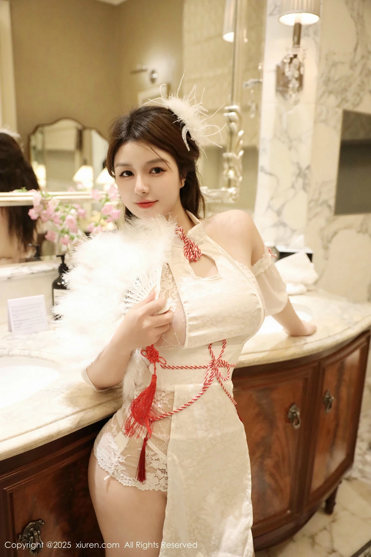 [[XiuRen秀人网]秀人网]No.9698_模特沈思怡性感白色旗袍露白色情趣内衣秀丰腴身材完美诱惑写真61P