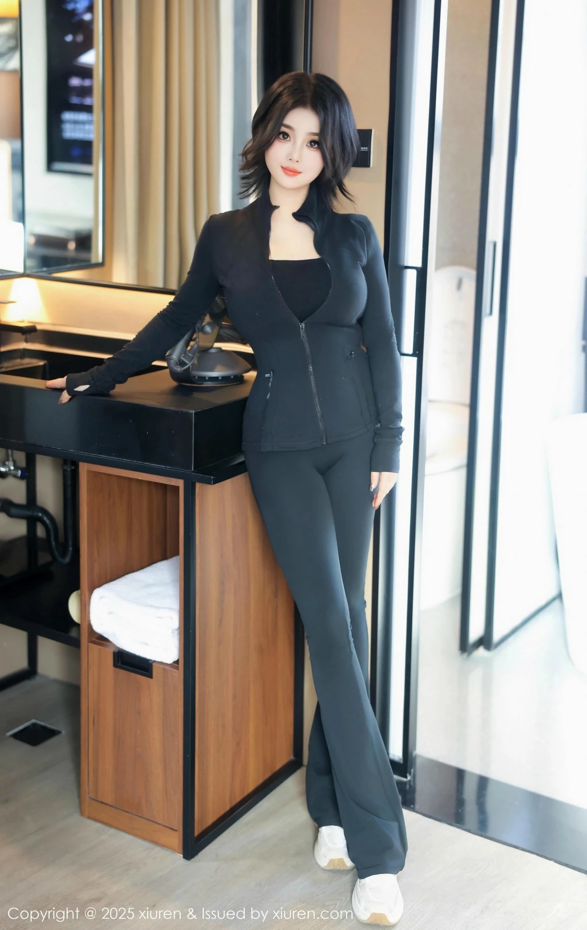 [[XiuRen秀人网]秀人网]No.9694_新人模特Monica性感简约黑色服饰露黑色内衣秀曼妙身姿诱惑写真79P