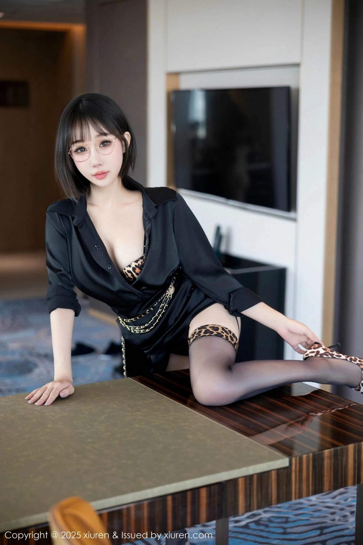 [[XiuRen秀人网]秀人网]No.9701_模特波巧酱私房性感豹纹内衣配黑丝吊袜秀曼妙身姿完美诱惑写真79P