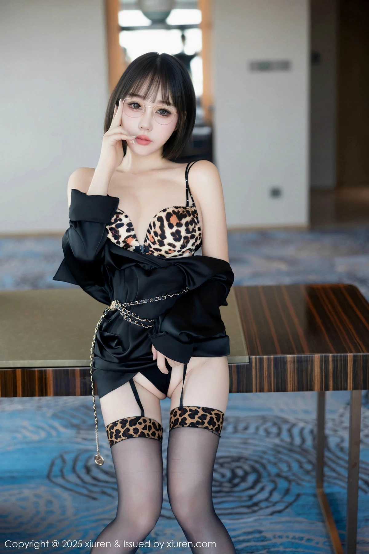 [[XiuRen秀人网]秀人网]No.9701_模特波巧酱私房性感豹纹内衣配黑丝吊袜秀曼妙身姿完美诱惑写真79P