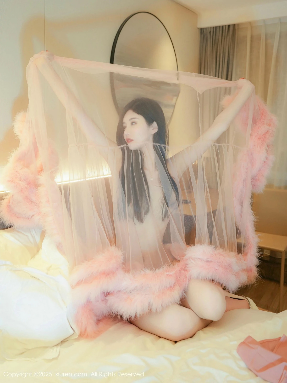 [[XiuRen秀人网]秀人网]No.9705_模特Erikaki私房性感粉色绒毛裙半脱秀曼妙身姿白嫩美腿诱惑写真77P