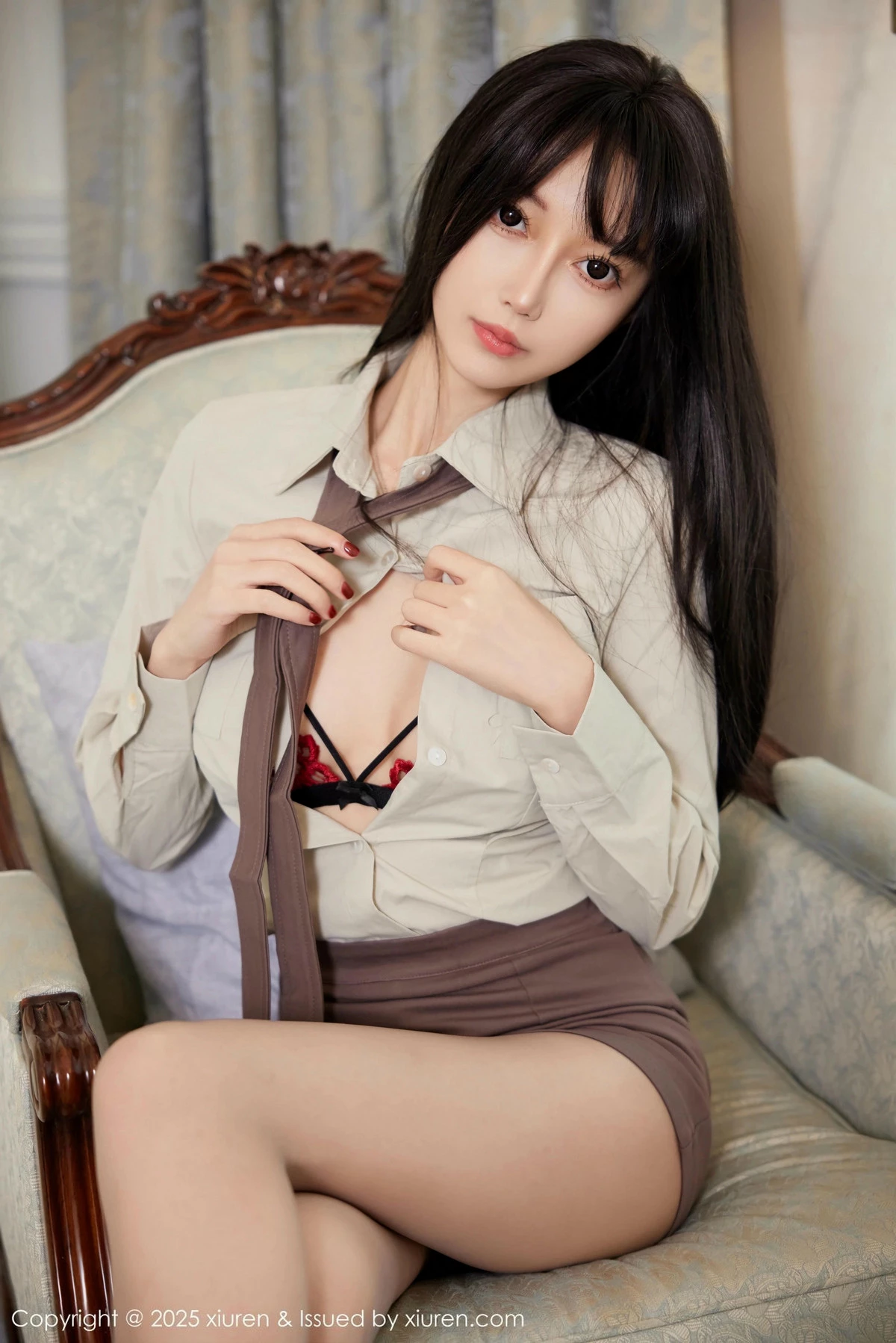 [[XiuRen秀人网]秀人网]No.9702_模特玥儿玥er浅色上衣露红色蕾丝内衣配开档黑丝秀美腿诱惑写真78P