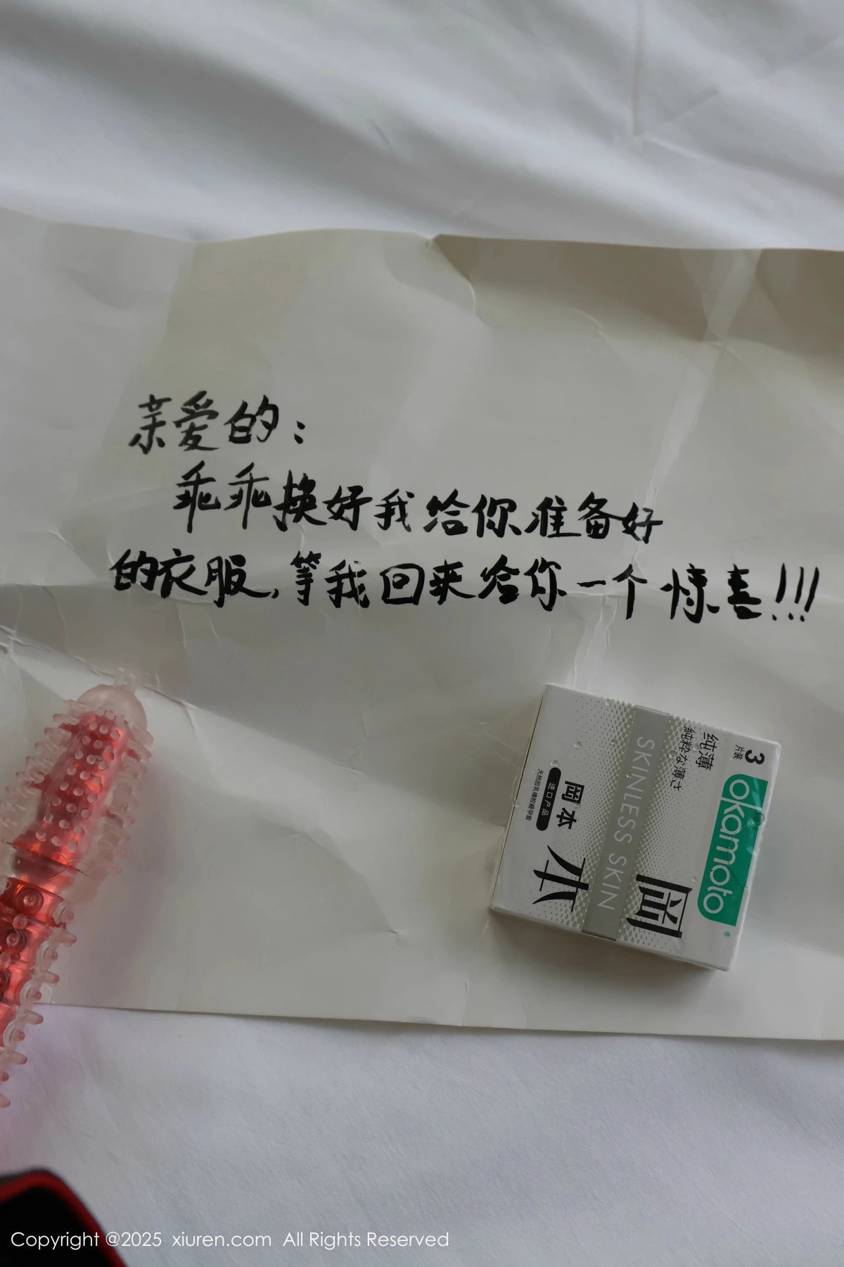 [[XiuRen秀人网]秀人网]No.9708_模特小薯条nienie深色短裙配白色吊带露超薄黑丝秀美腿诱惑写真72P