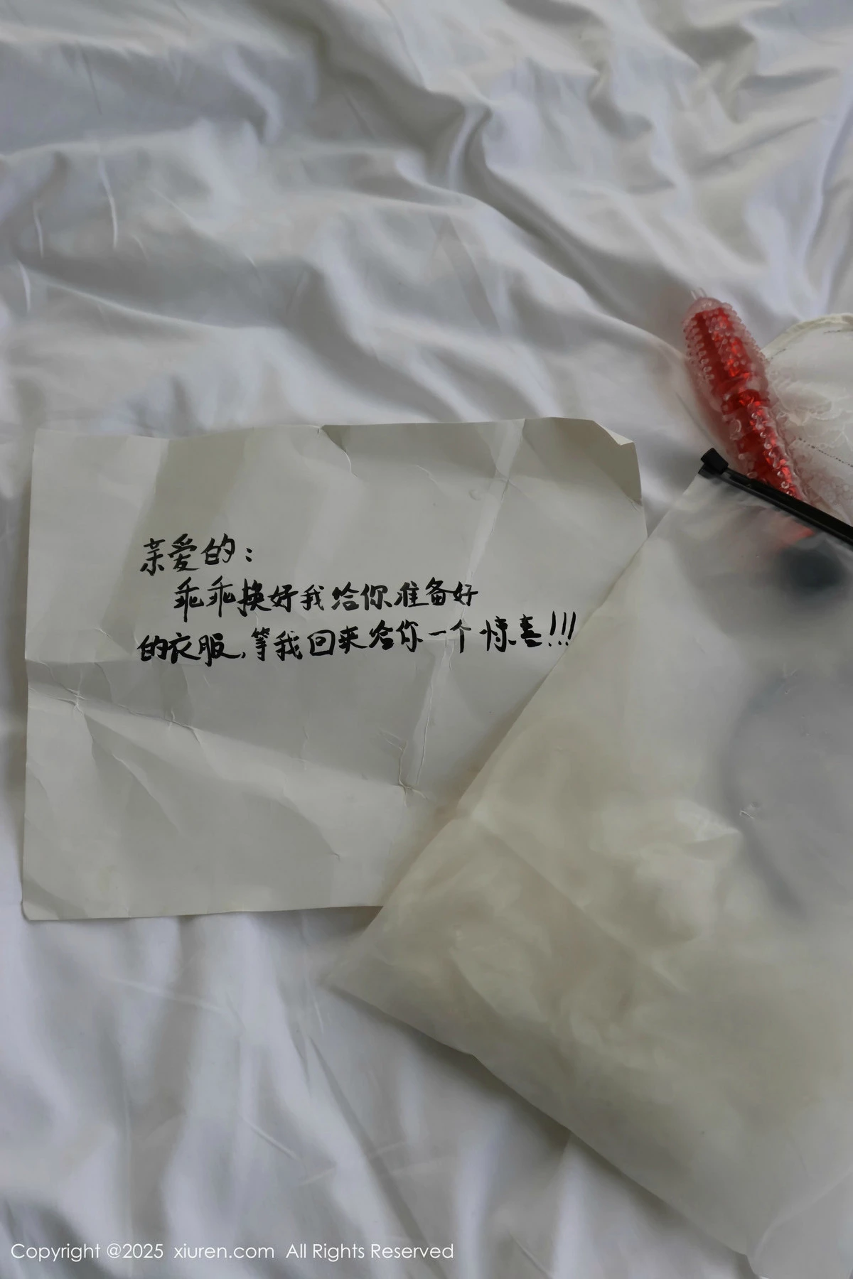 [[XiuRen秀人网]秀人网]No.9708_模特小薯条nienie深色短裙配白色吊带露超薄黑丝秀美腿诱惑写真72P