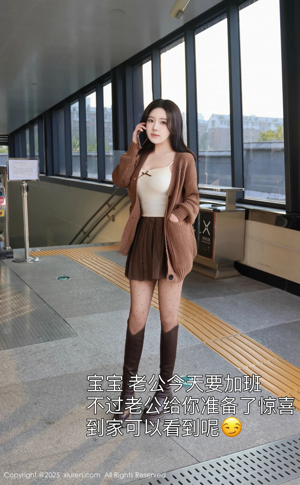 [[XiuRen秀人网]秀人网]No.9708_模特小薯条nienie深色短裙配白色吊带露超薄黑丝秀美腿诱惑写真72P