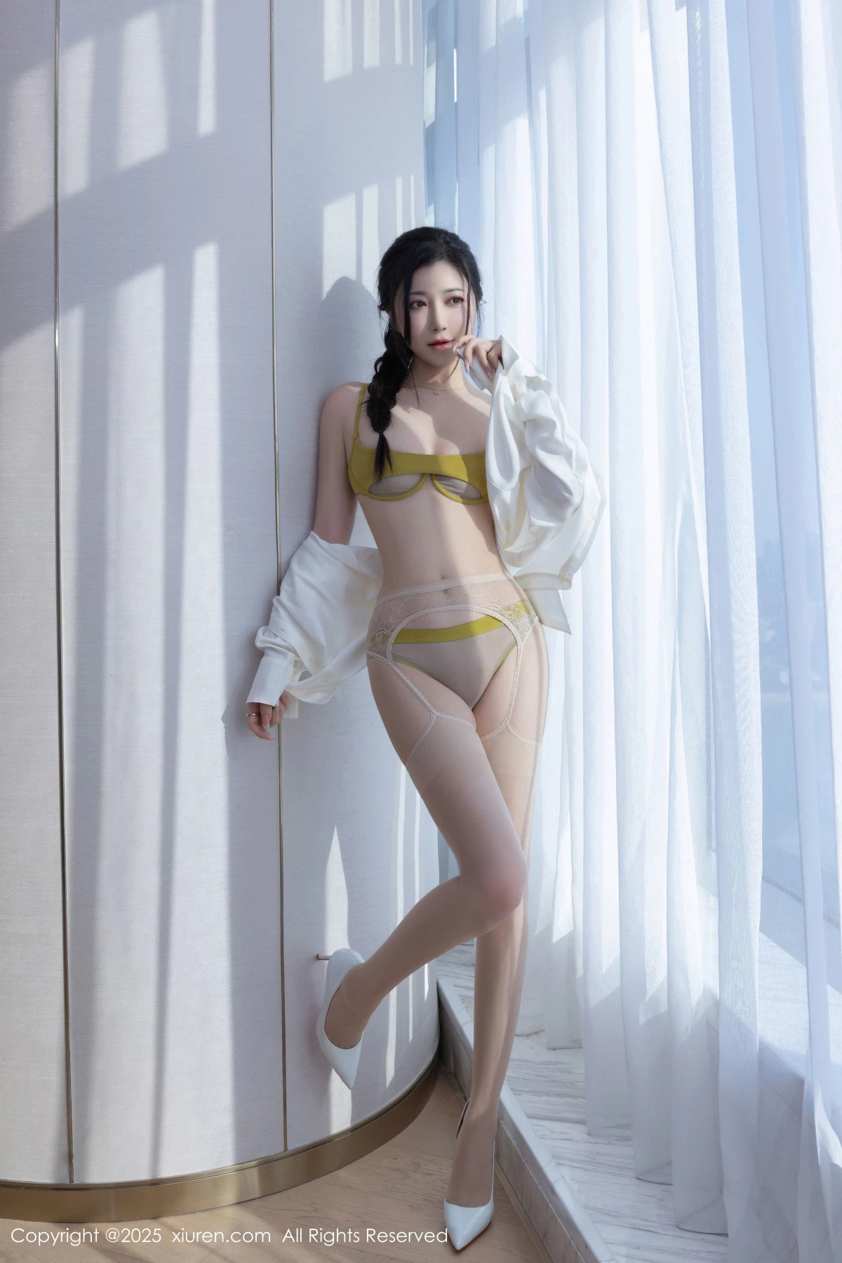 [[XiuRen秀人网]秀人网]No.9709_模特鱼子酱Fish白衬衫露性感内衣配肉丝吊袜秀曼妙身材诱惑写真80P