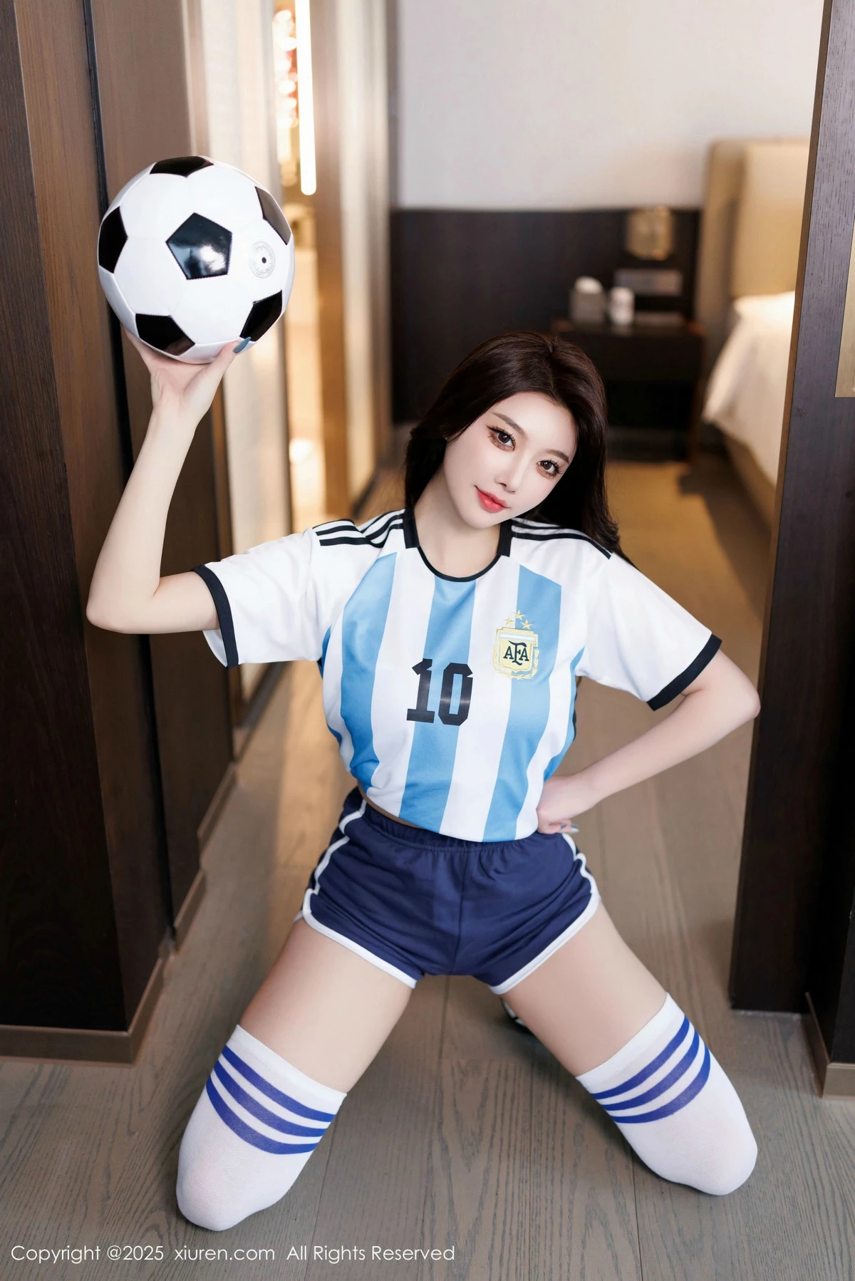 [[XiuRen秀人网]秀人网]No.9706_女神杨晨晨Yome性感蓝色球衣配白丝袜秀丰腴身材完美诱惑写真99P